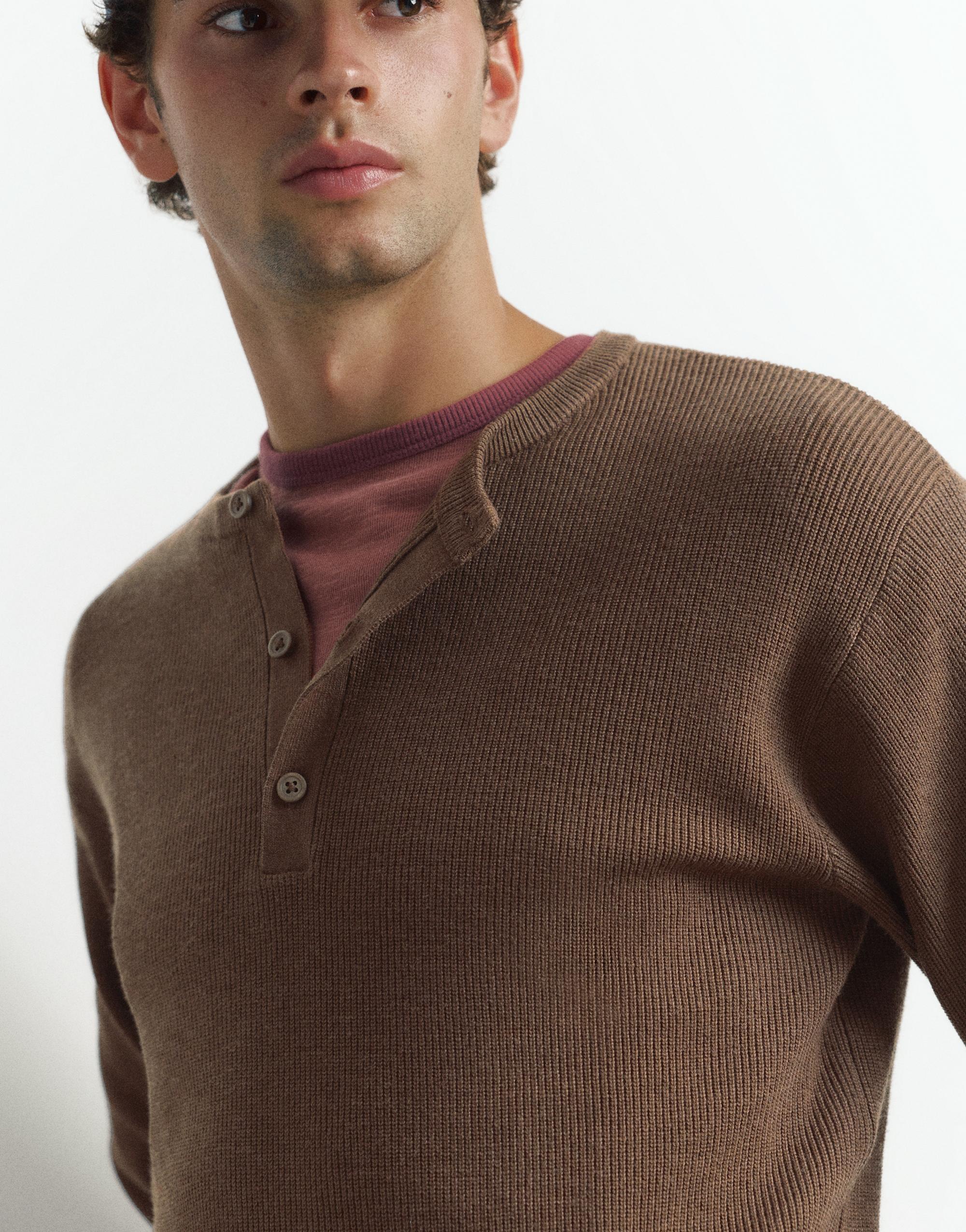 Henley neck jumper — Chocolate