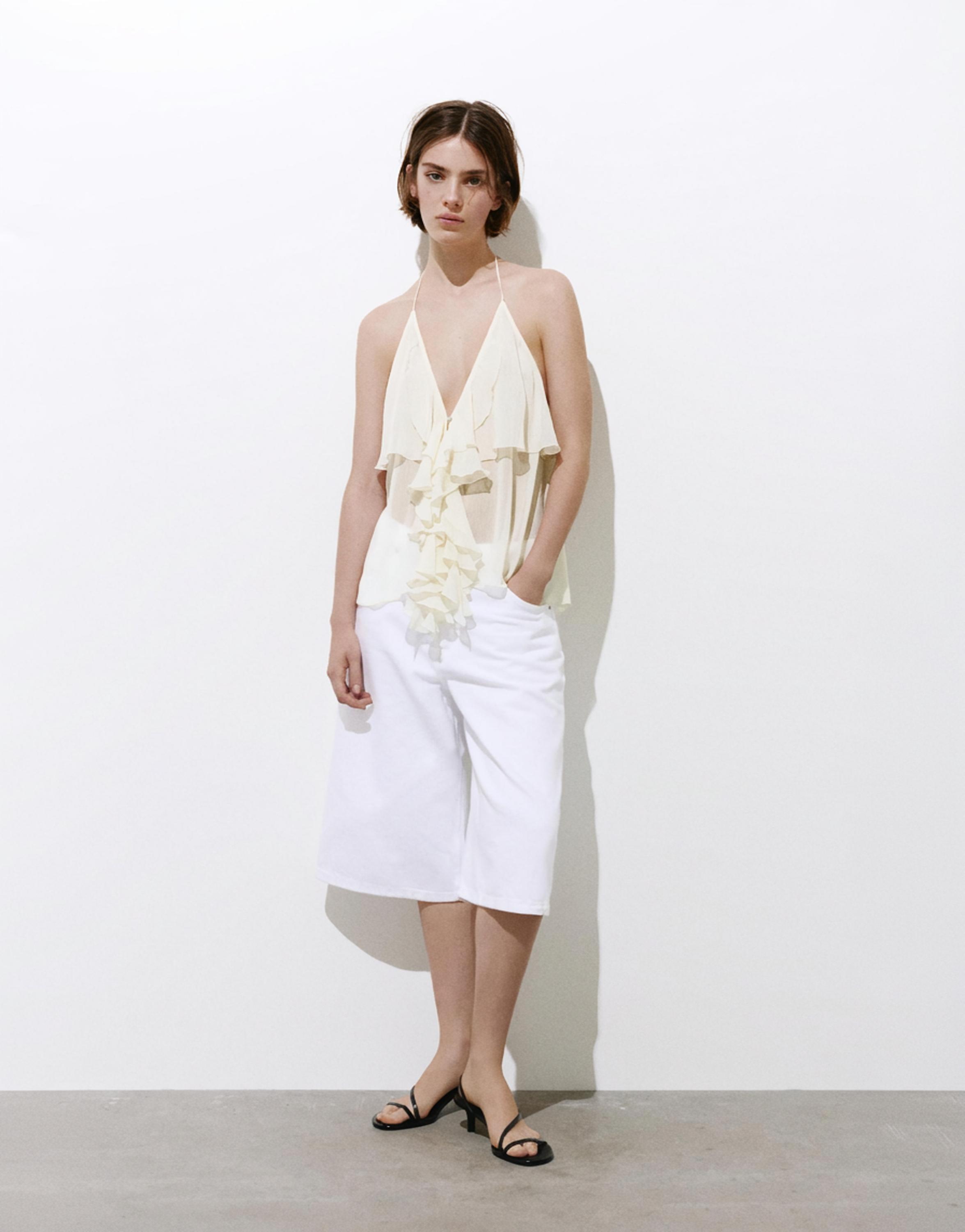 Halter top with ruffles — Sand