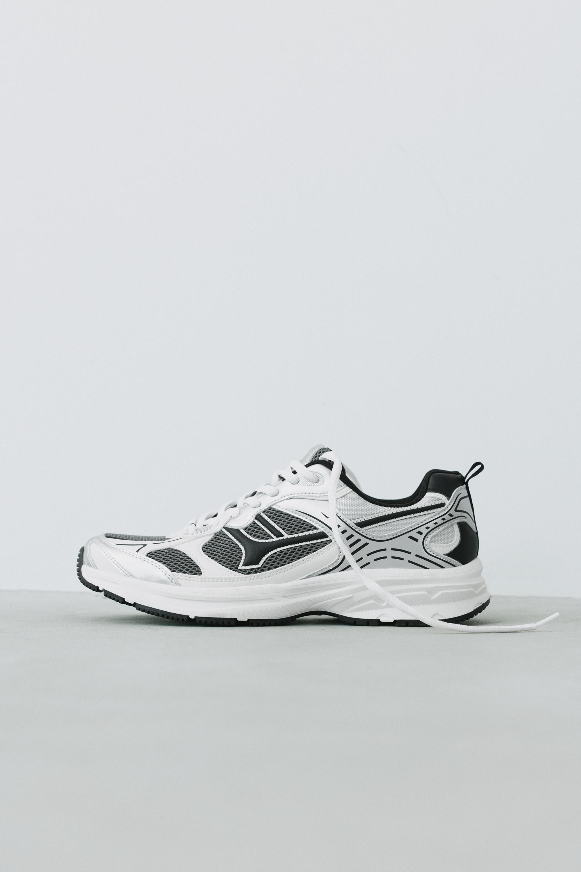 Multi-piece trainers — Silver