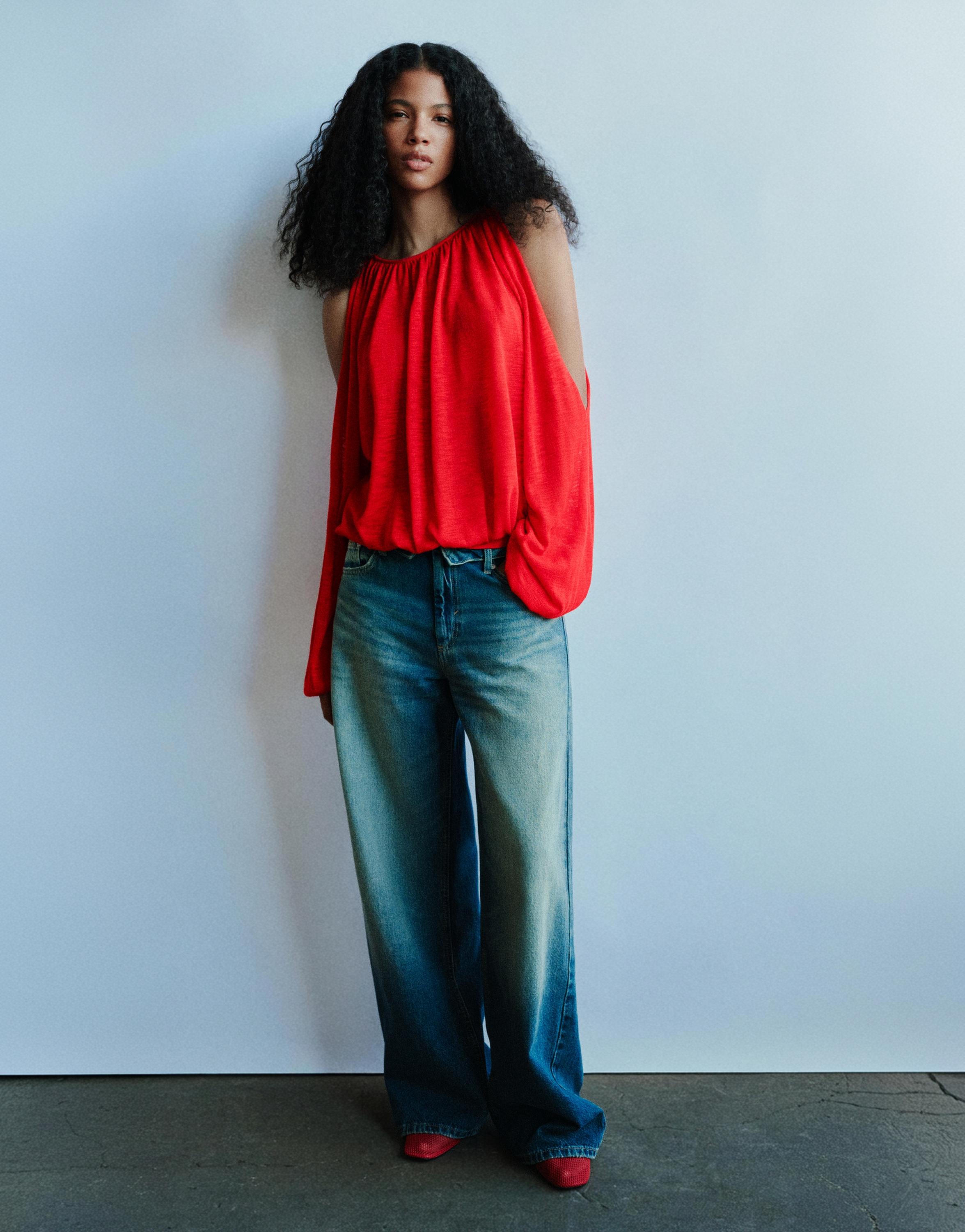 Fine knit cut-out top — Red