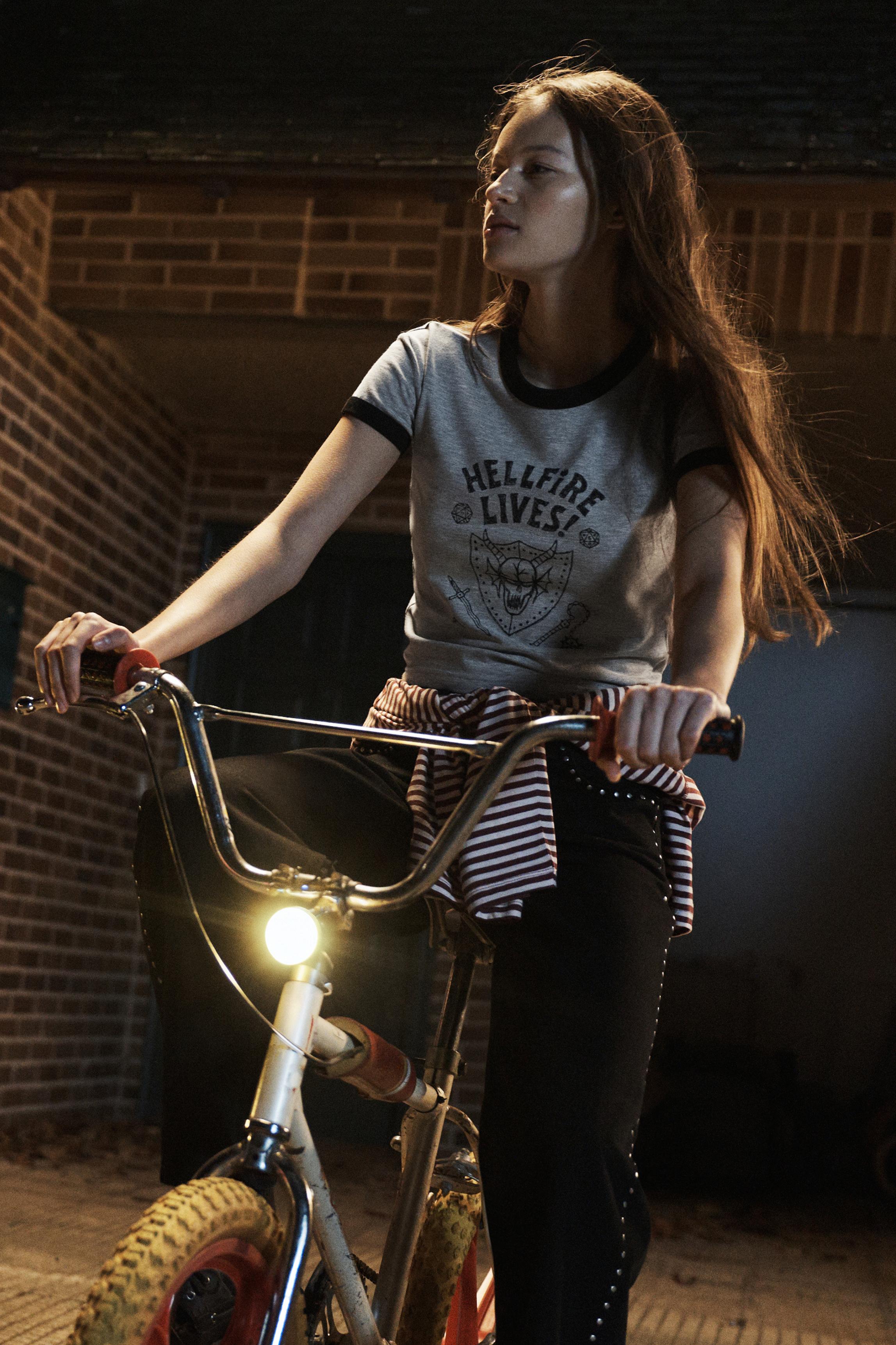 Hellfire Lives Stranger Things T-shirt — Grey marl