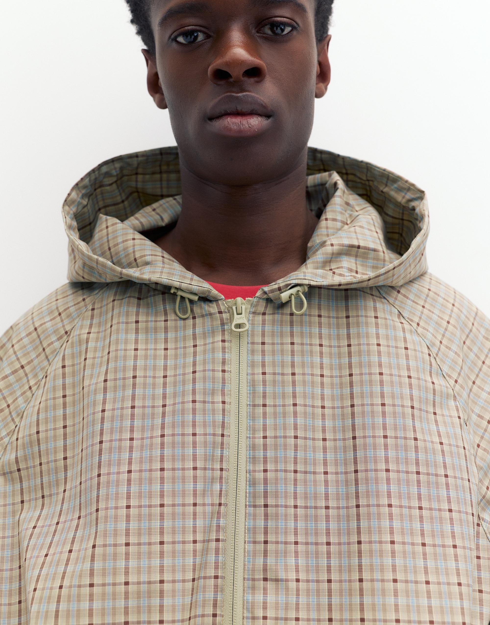 Kapüşonlu kareli hafif yağmurluk - Görsel 14