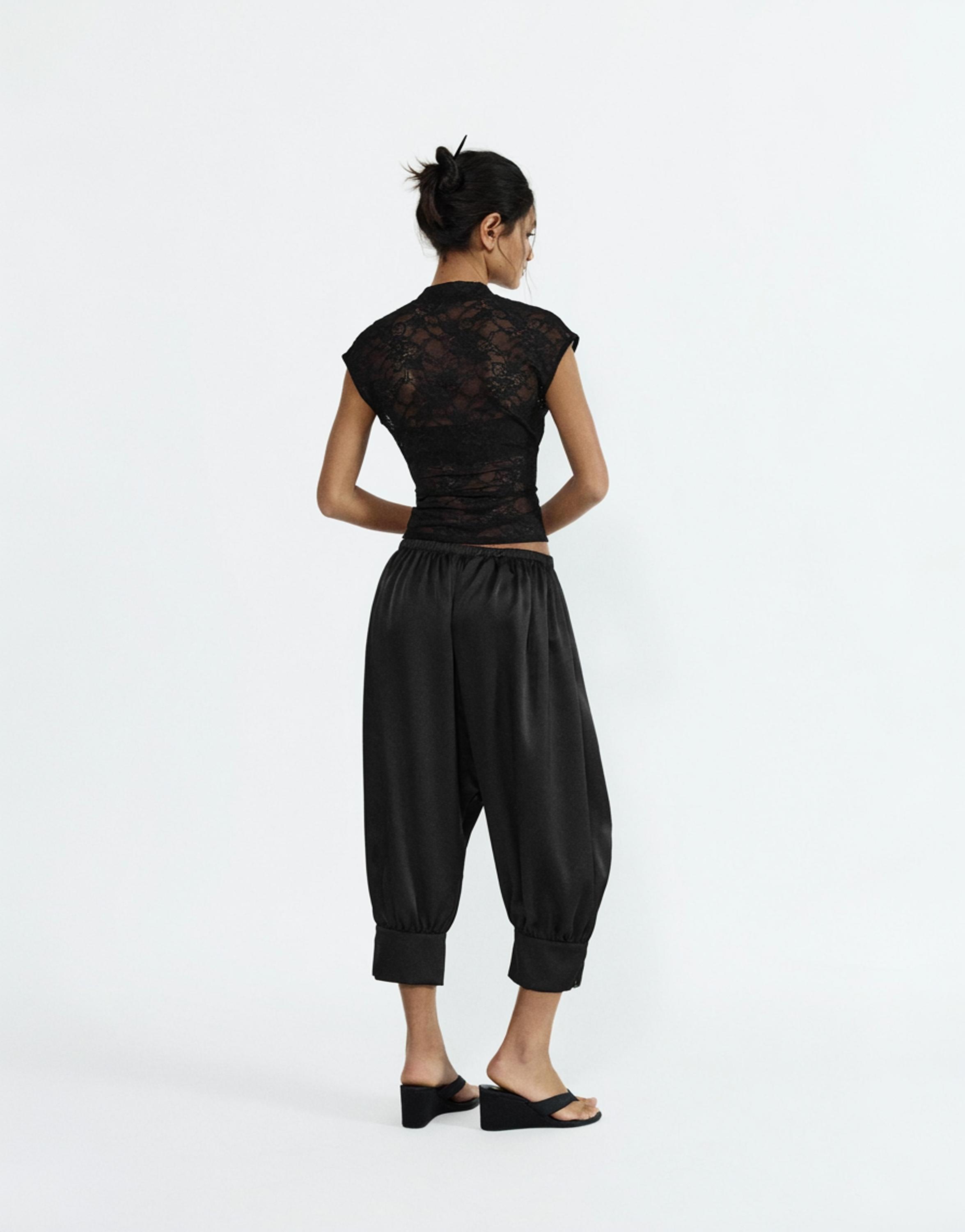 Satin sarouel capris — Black