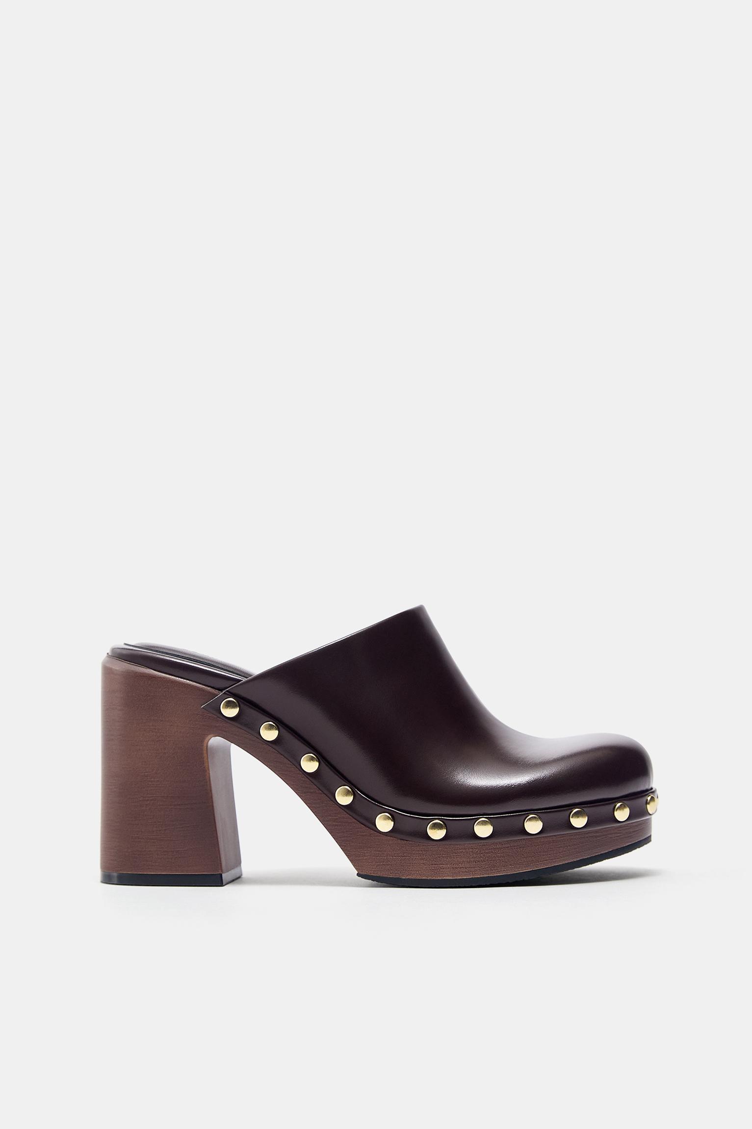 Heeled clogs with studs — Brown