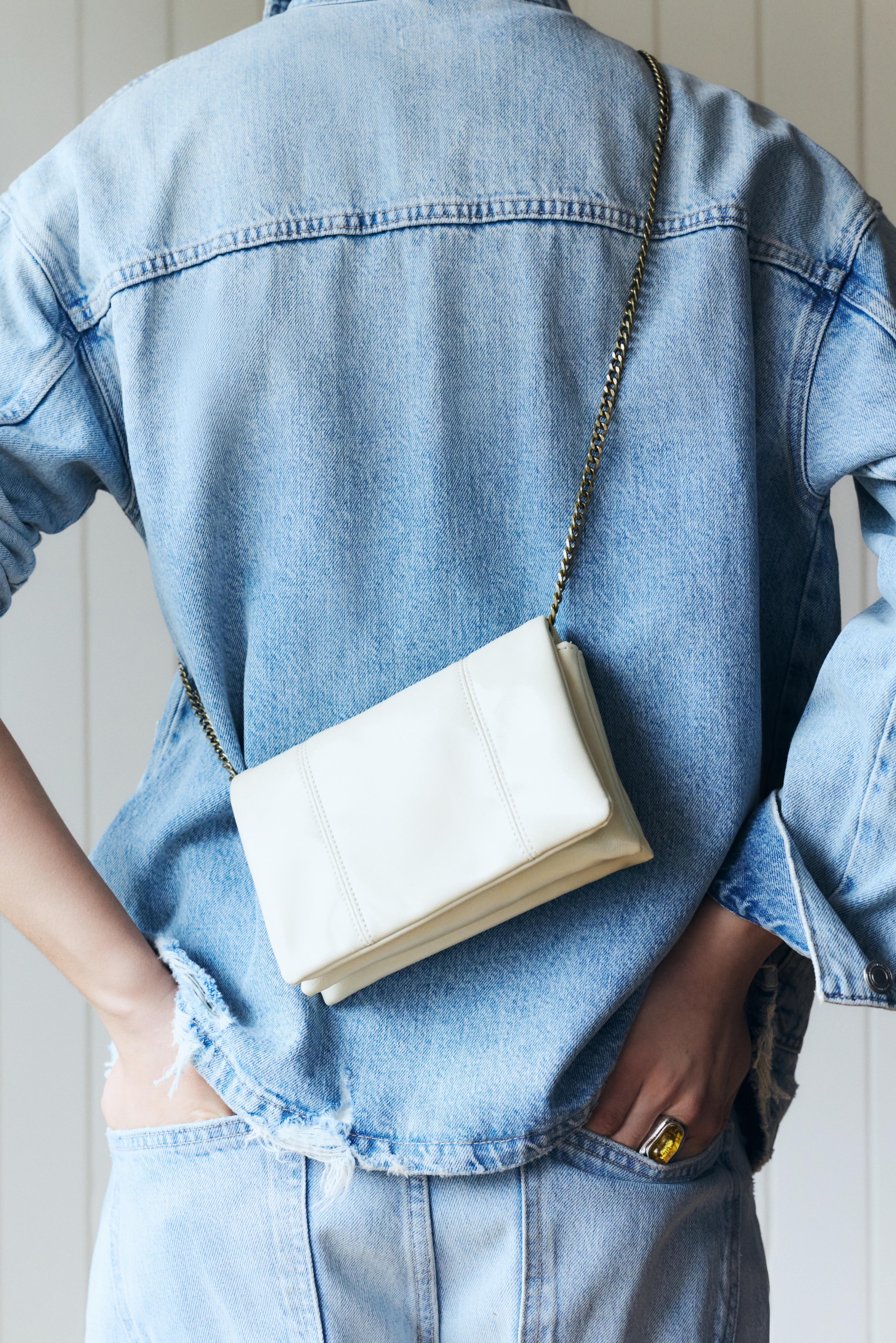 Crossbody bag with seams — Ecru
