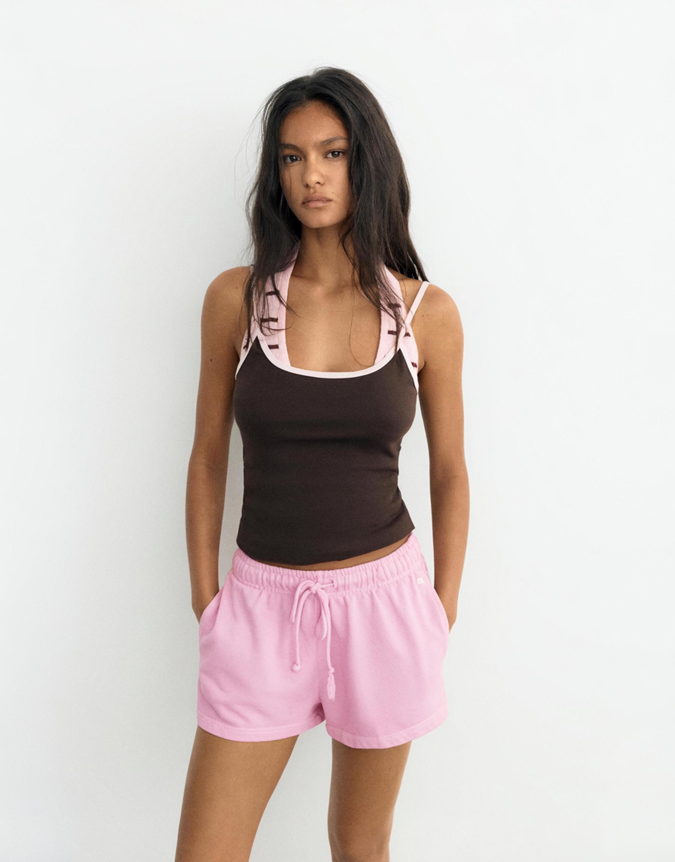 Sports shorts with elastic waist — Pink