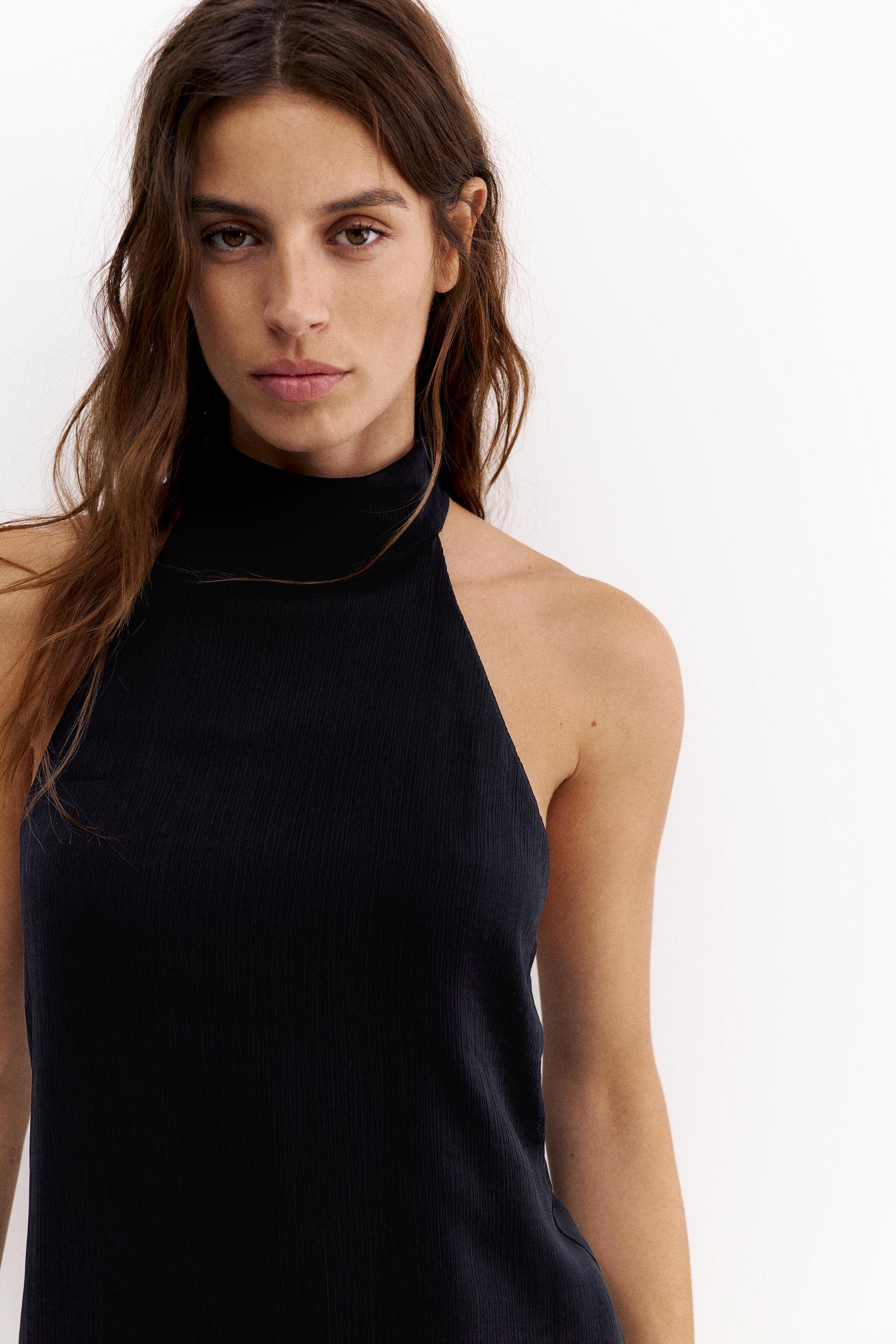 Flowing halter top — Black