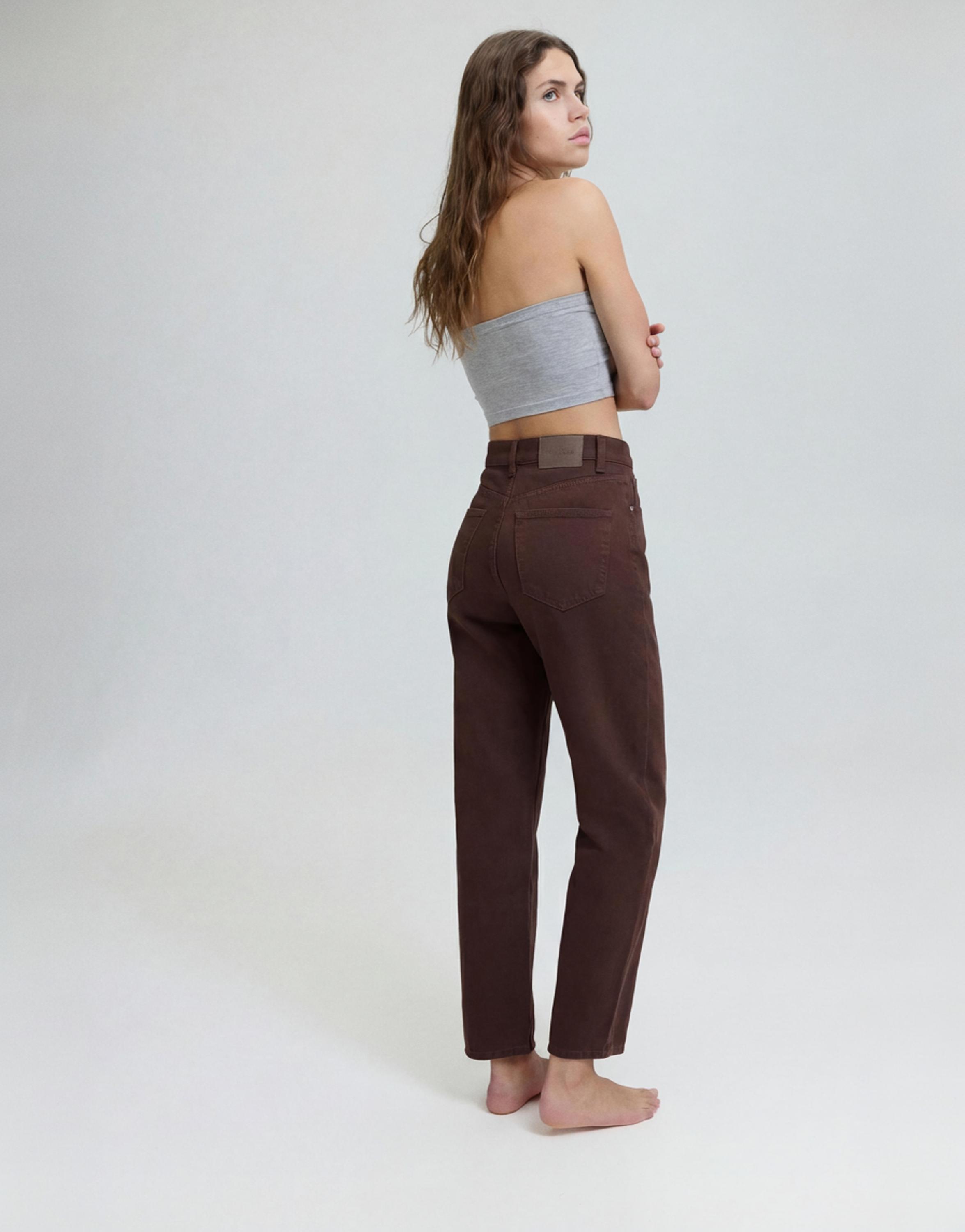 High-waist mom jeans — Brown
