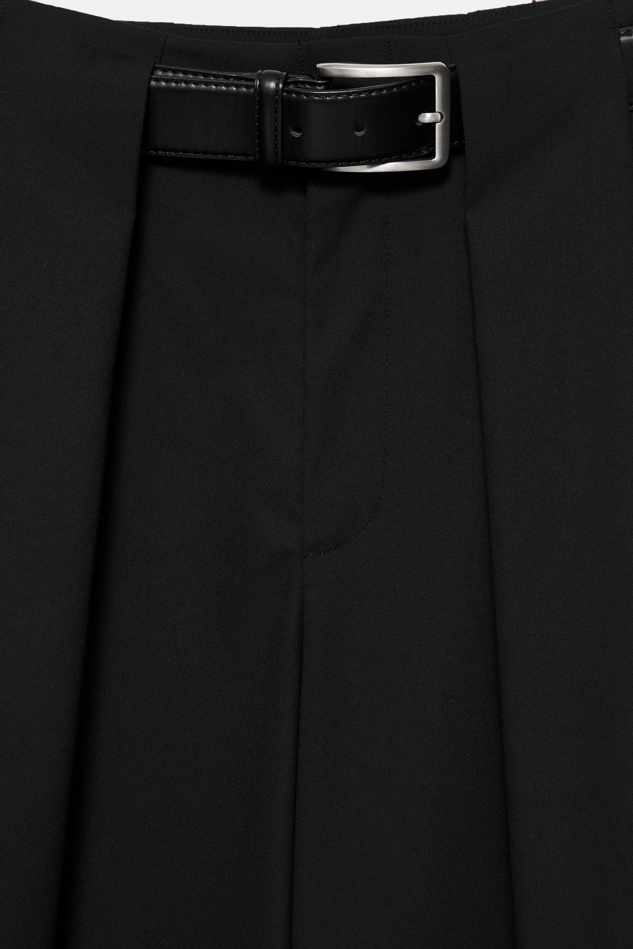 High-waist barrel trousers with pleats and belt — Black
