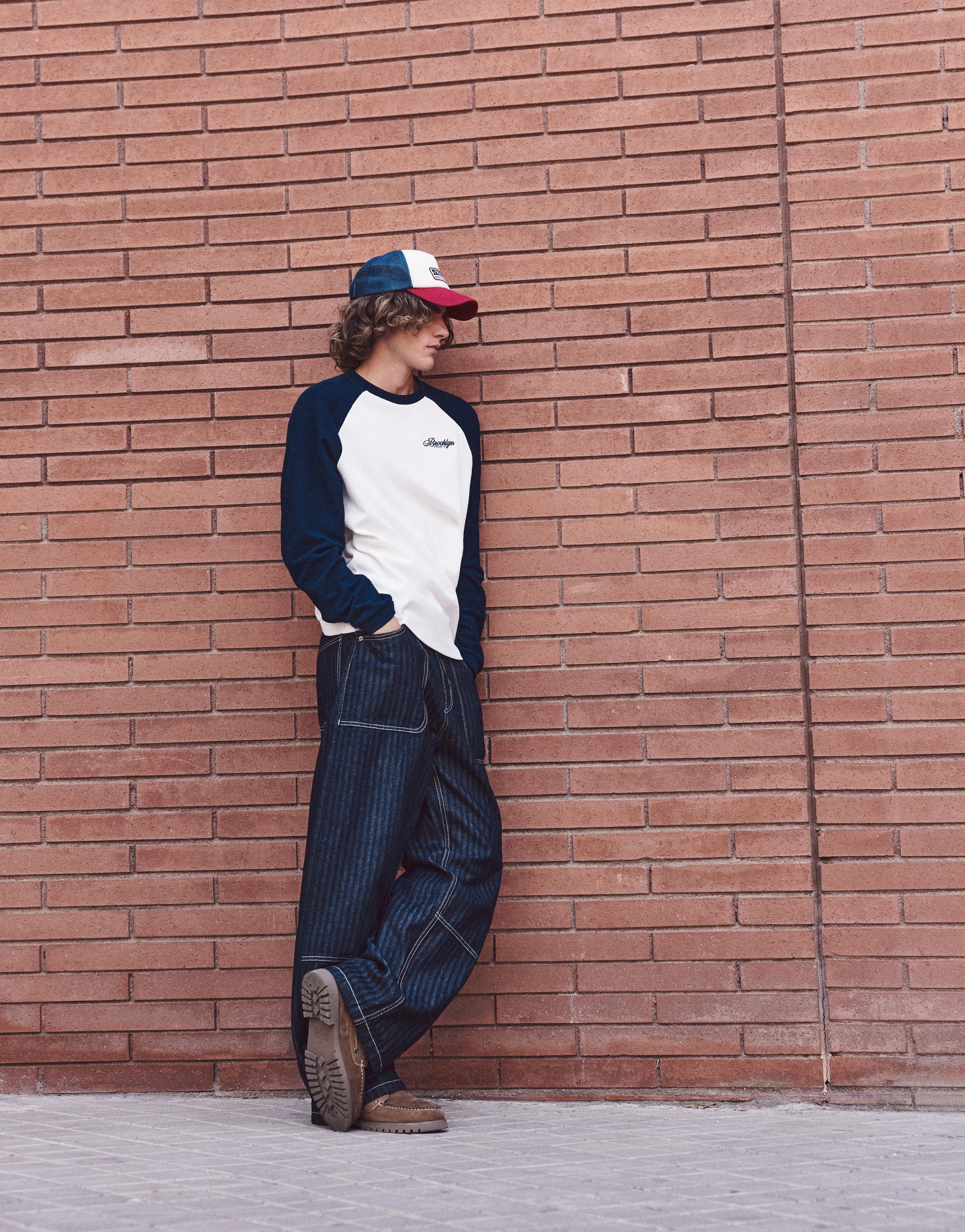 Embroidered raglan sleeve T-shirt — Navy