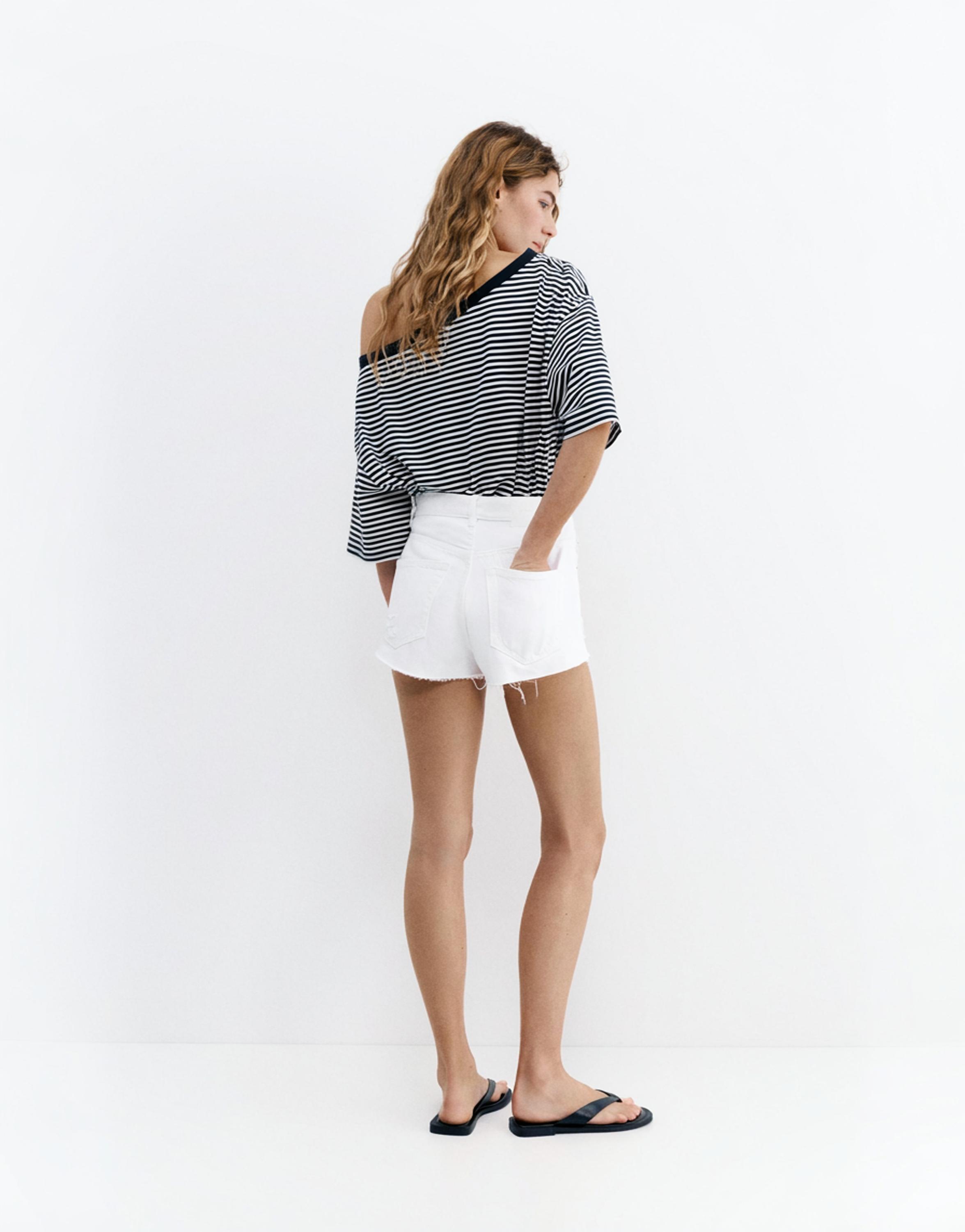 Mom fit ripped denim shorts — White