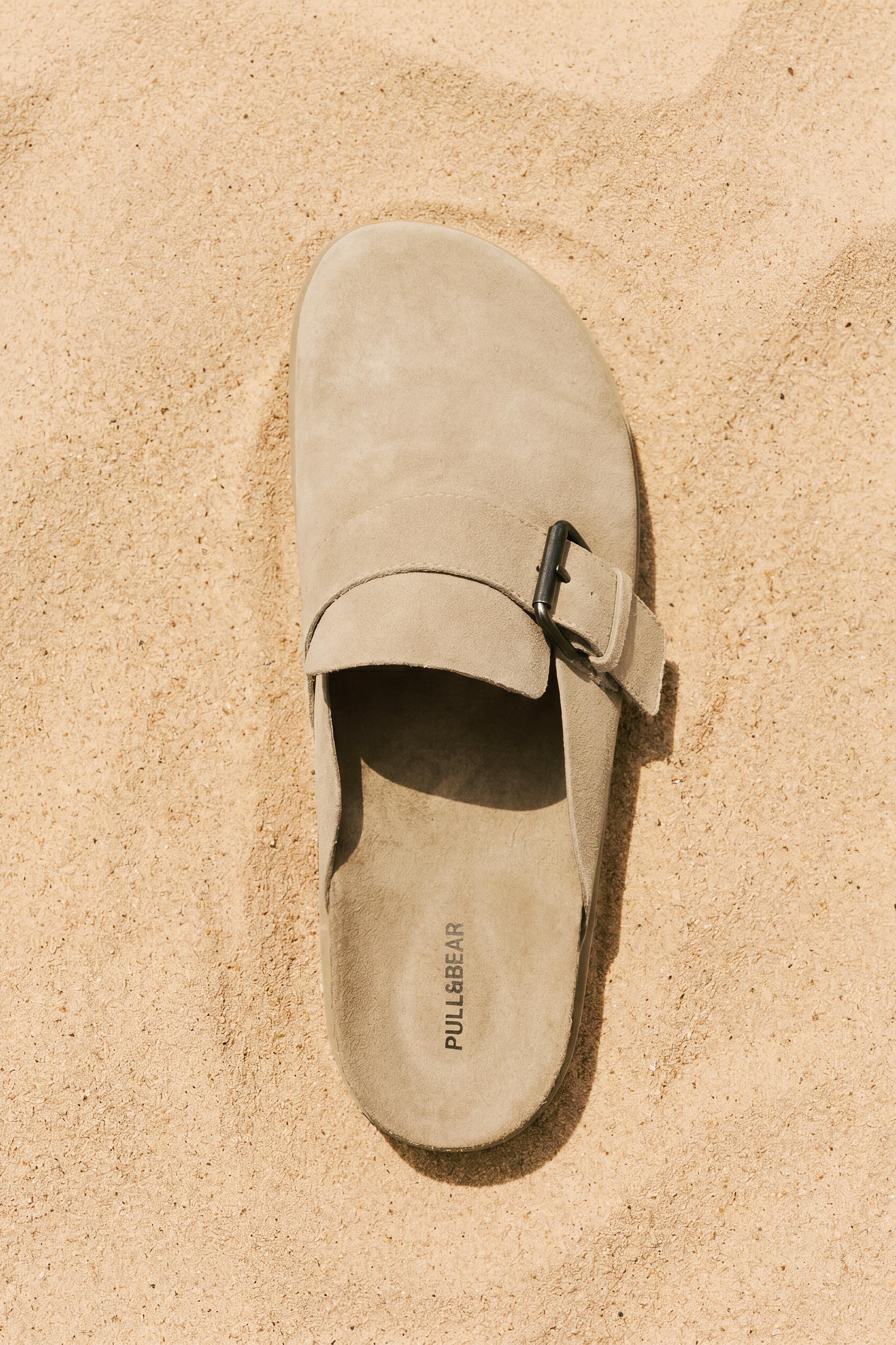 Leather buckle clogs — Ecru