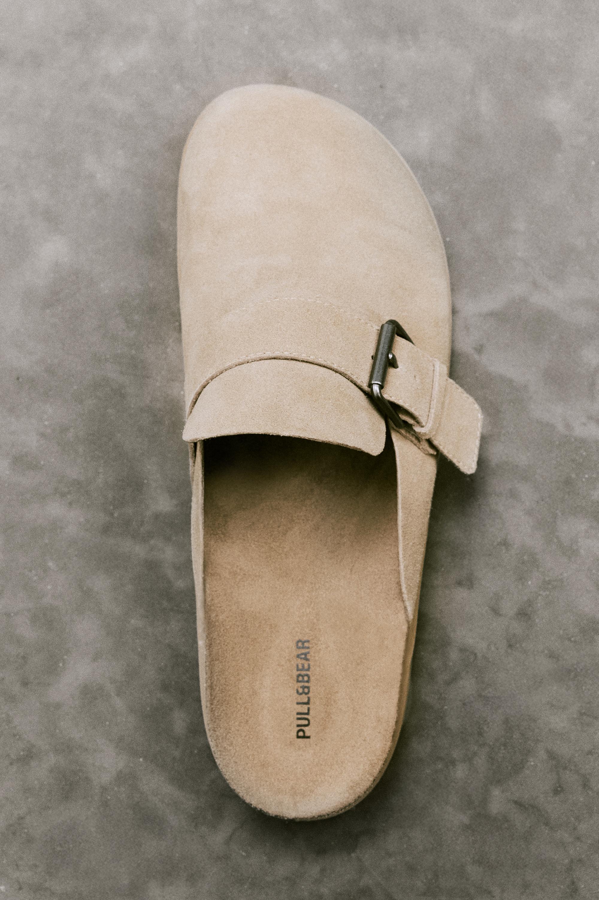 Leather buckle clogs — Ecru