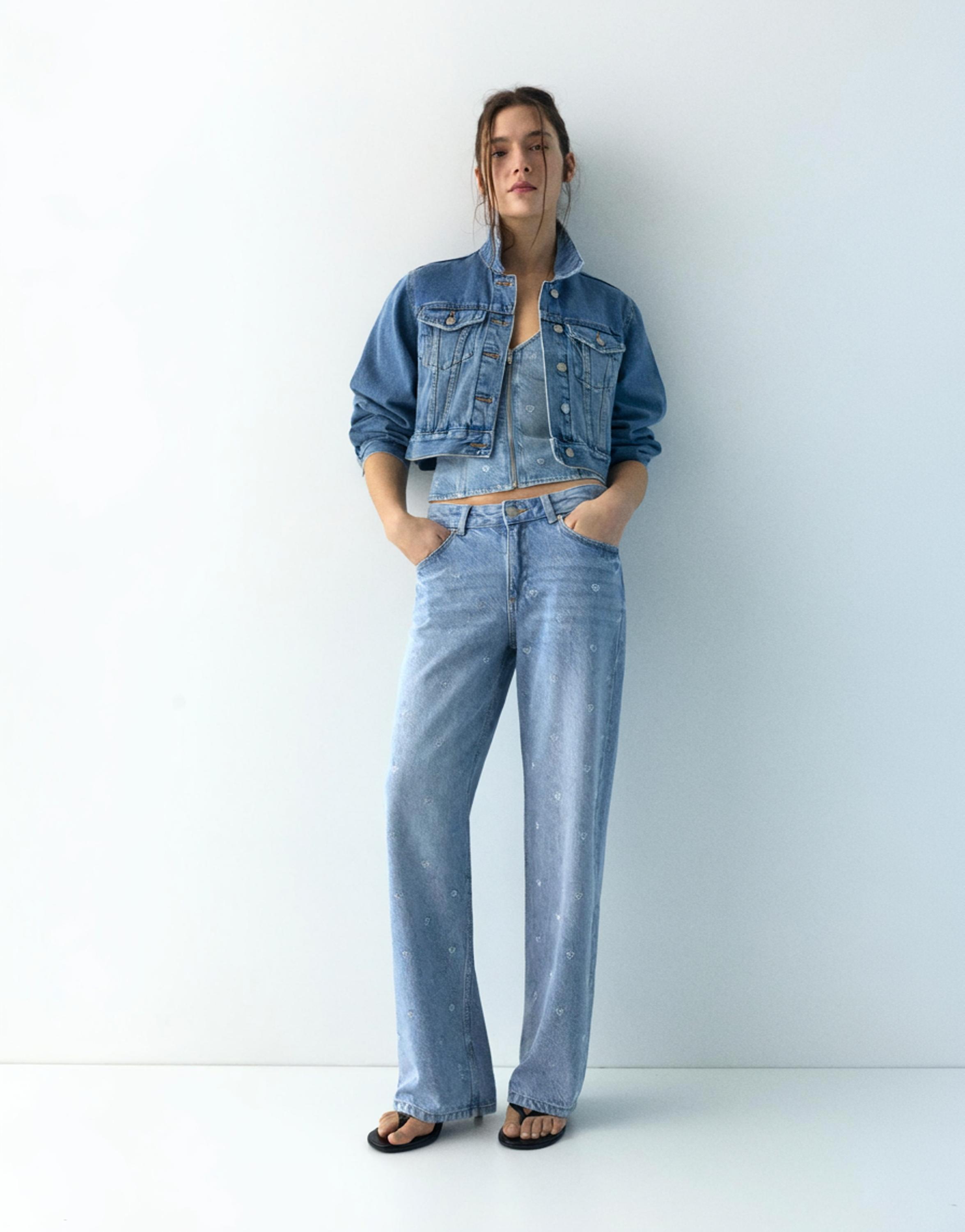 Straight-leg mid-waist jeans with rhinestone hearts — Pale blue