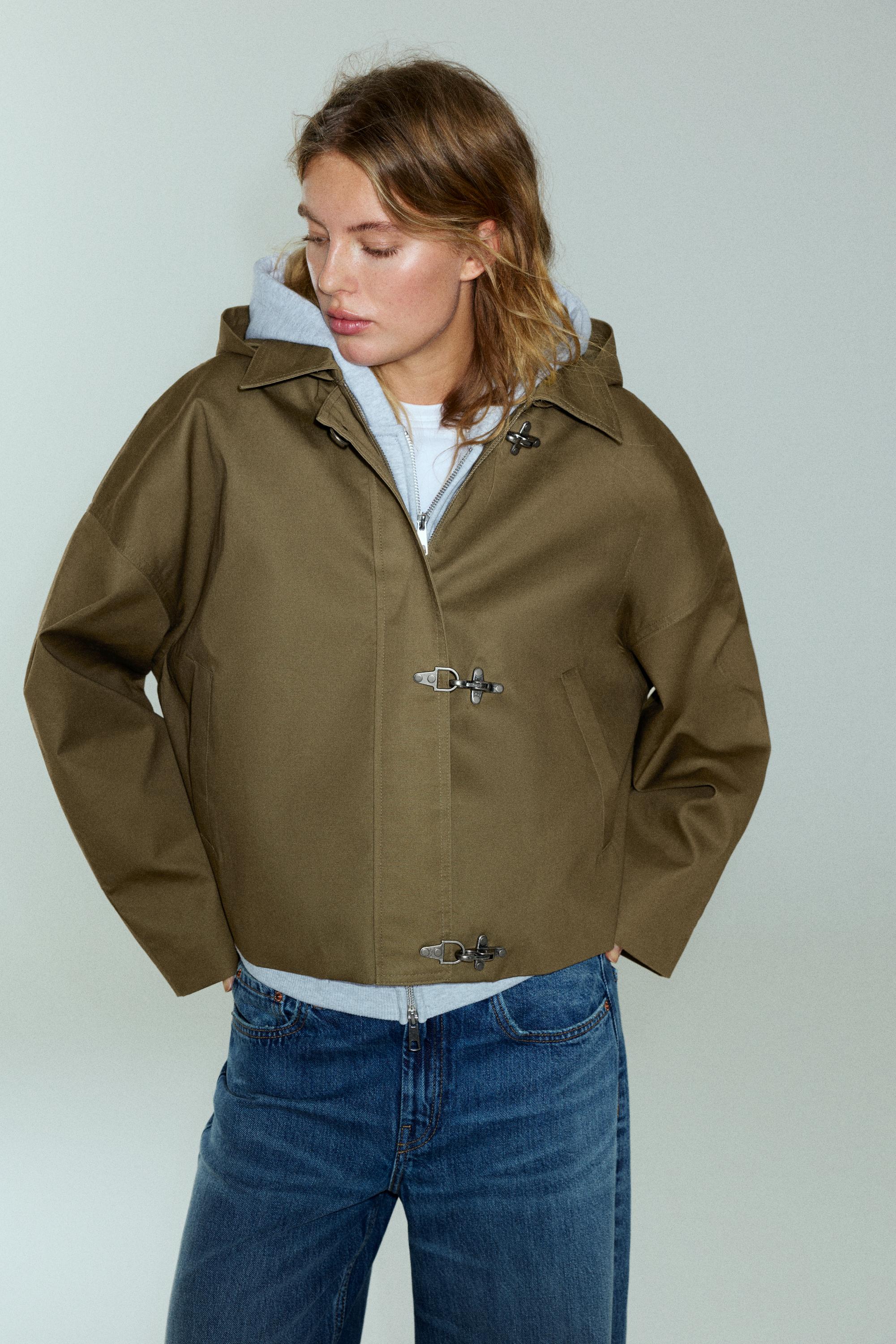 Pull&Bear Süslü düğmeli kısa su geçirmez trençkot görsel 6