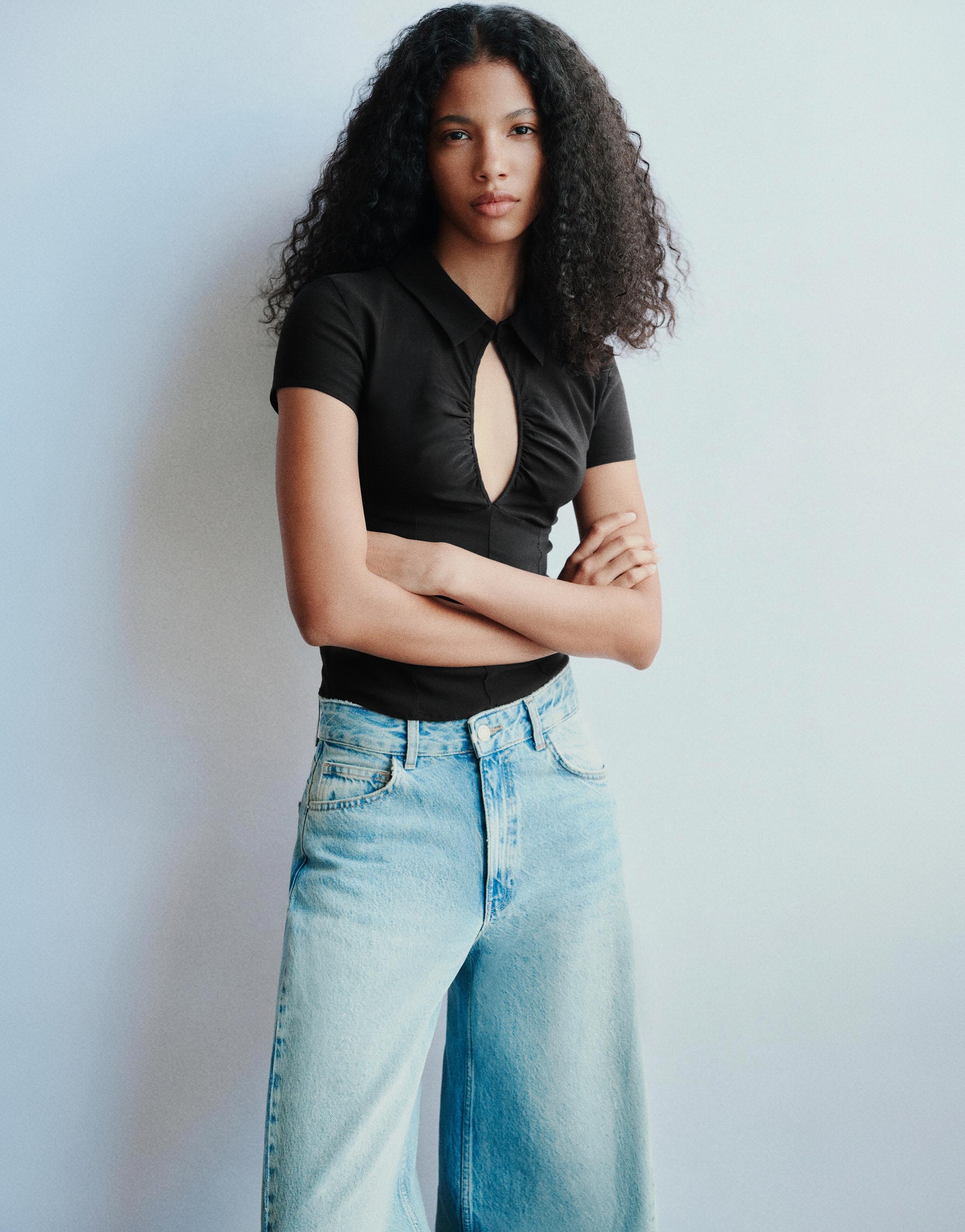 Short sleeve cut-out top — Black