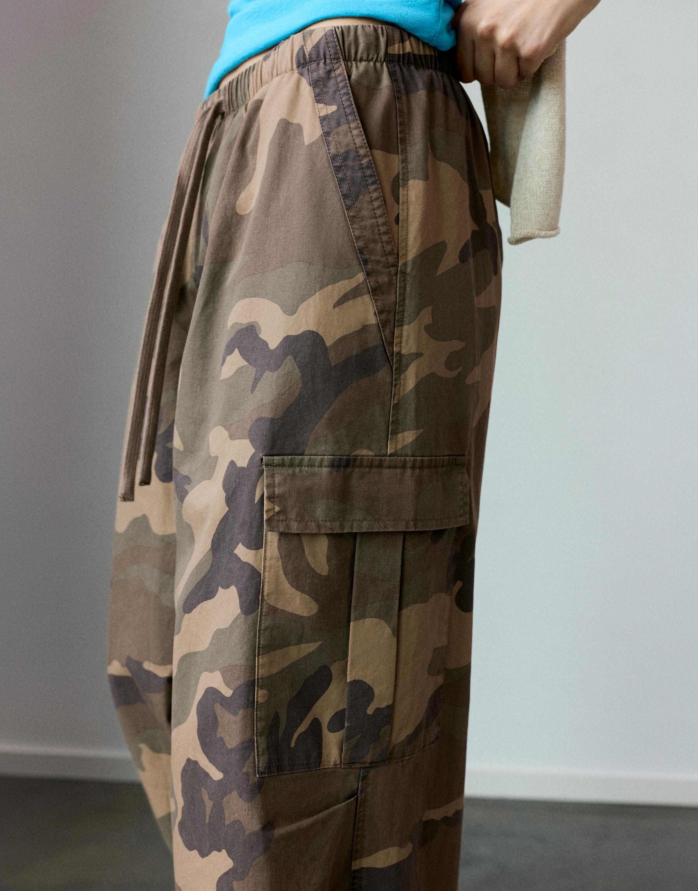 Printed parachute trousers — Khaki