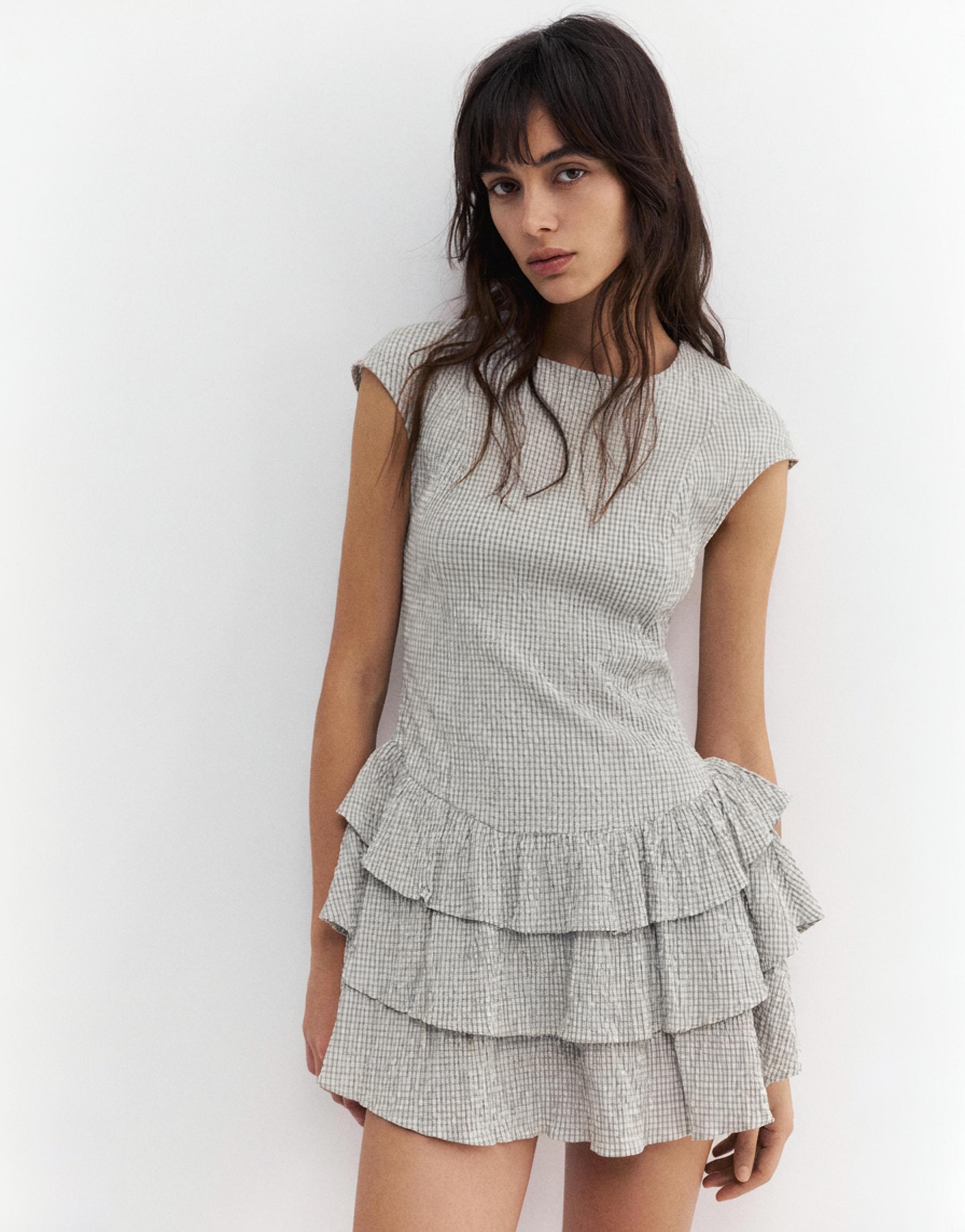 Volanlı etekli kısa kareli elbise - Görsel 12