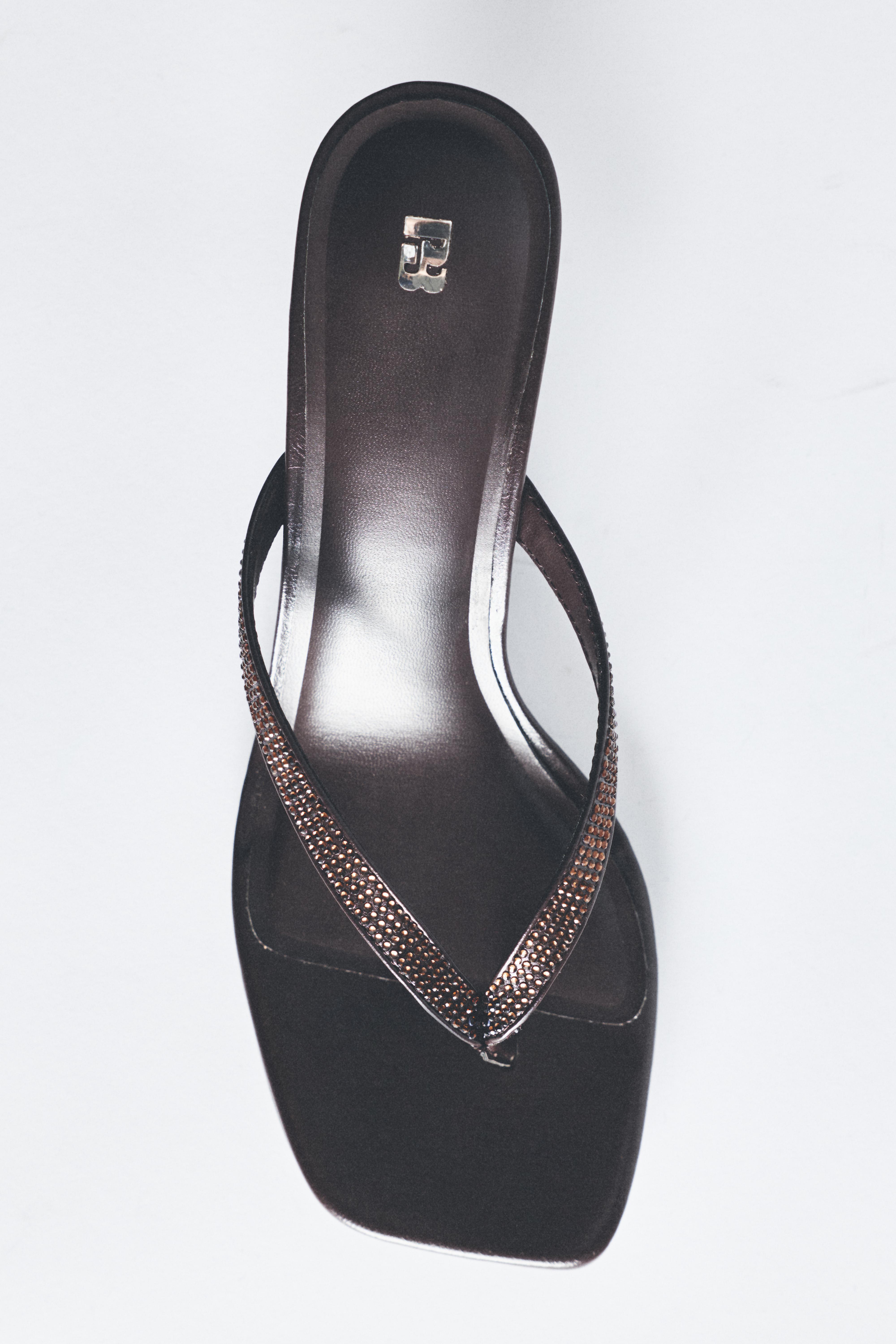 Heeled sandals with rhinestones — Maroon