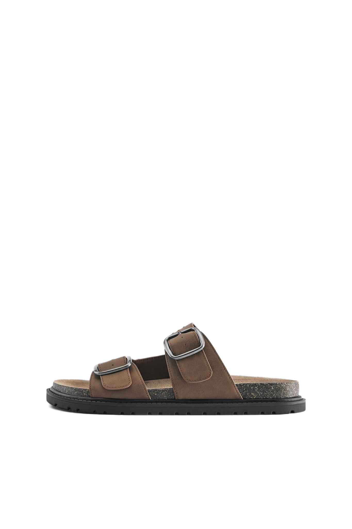 Studded buckle sandals — Brown