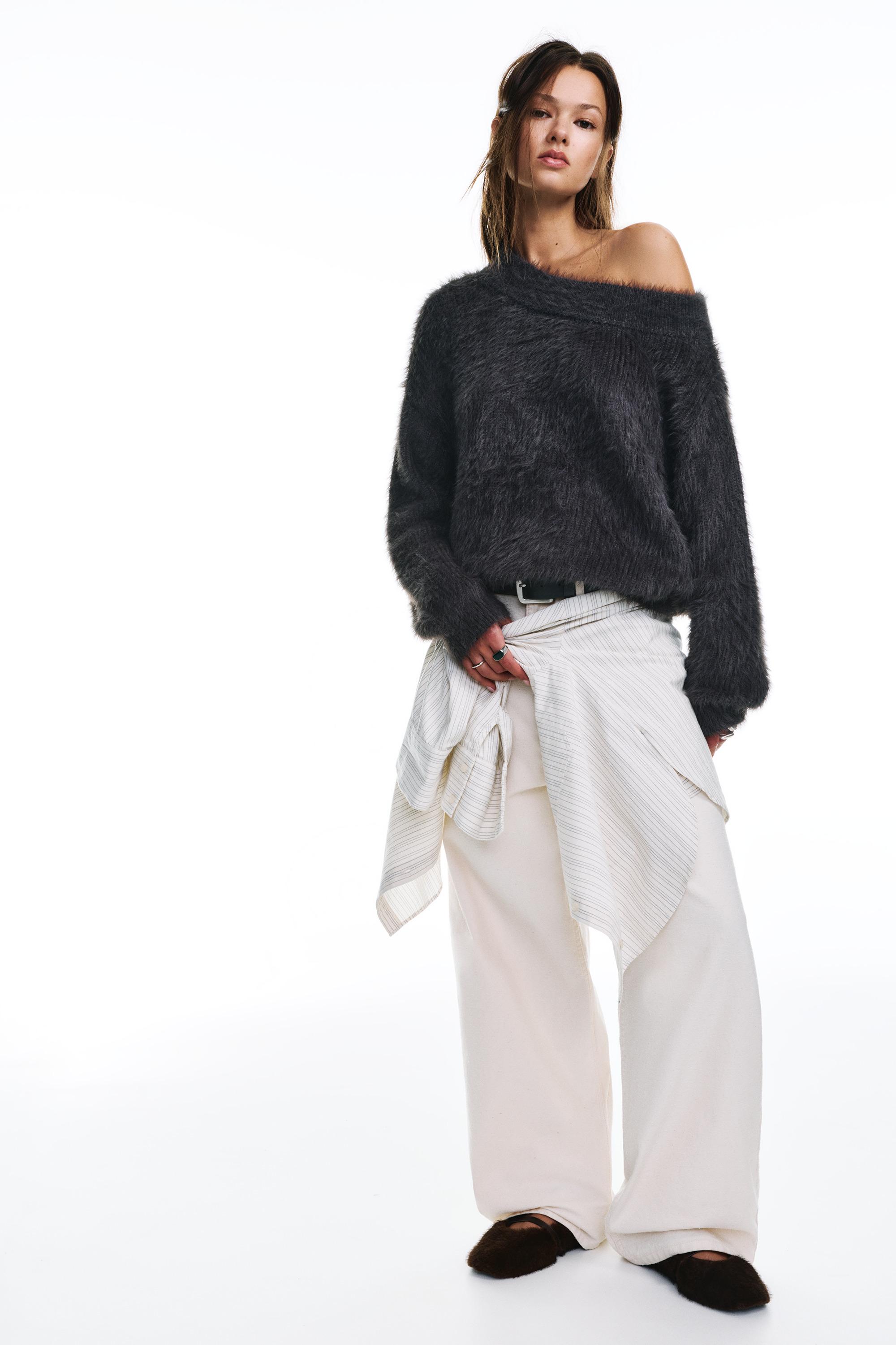 Asymmetric faux fur sweater — Lead