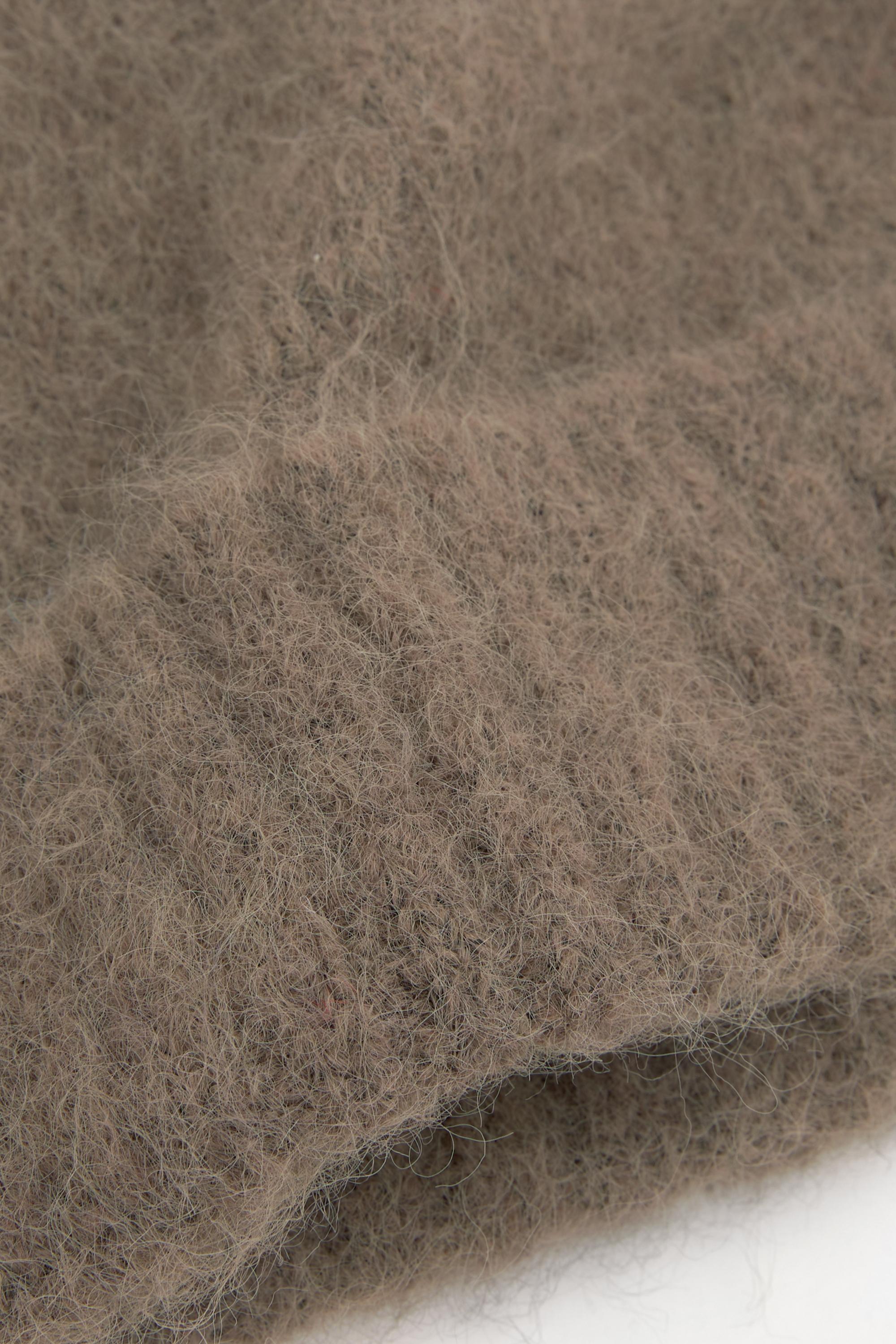 Short Knitted beanie — Dark camel