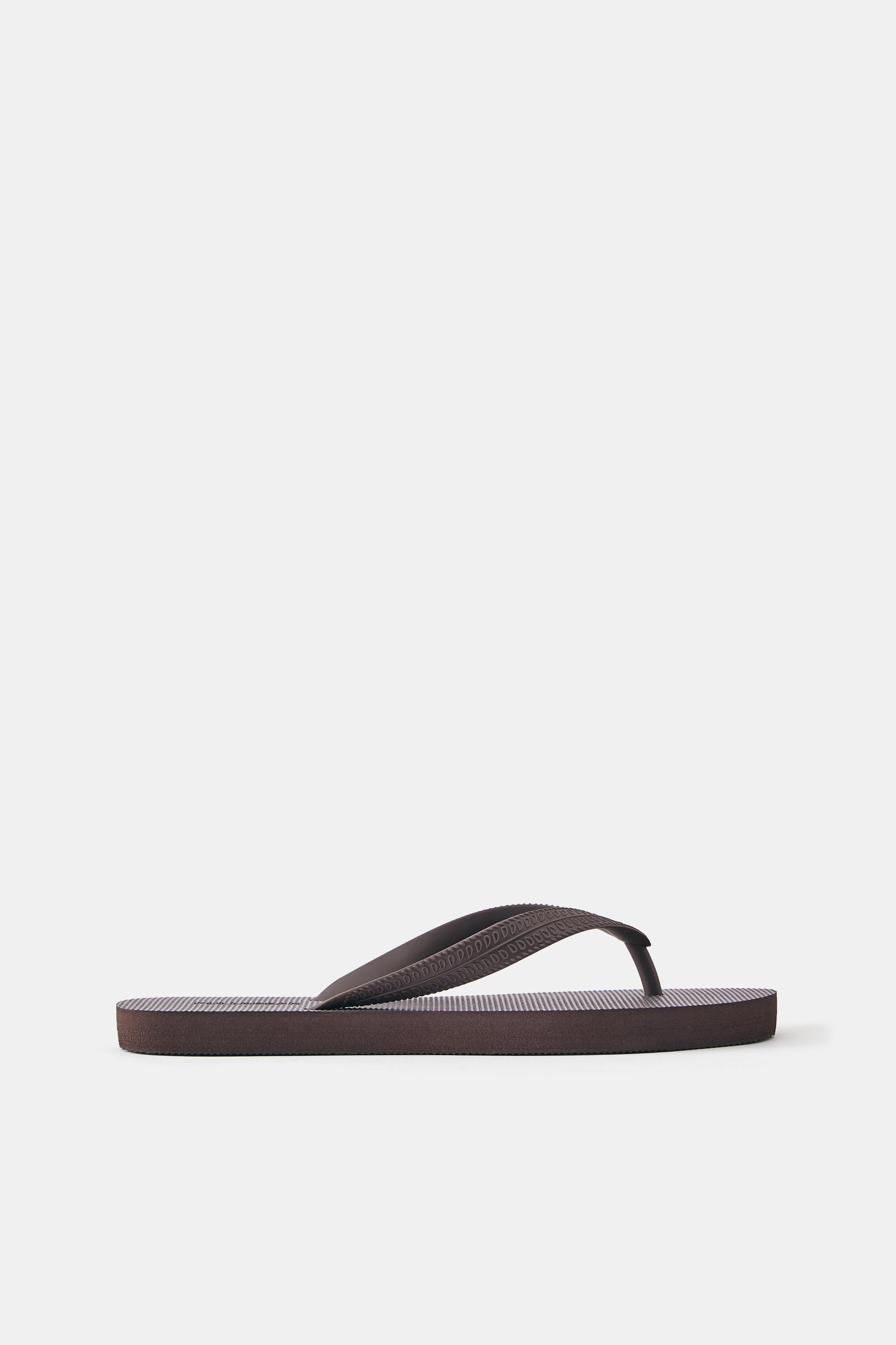 Flat sandals — Brown