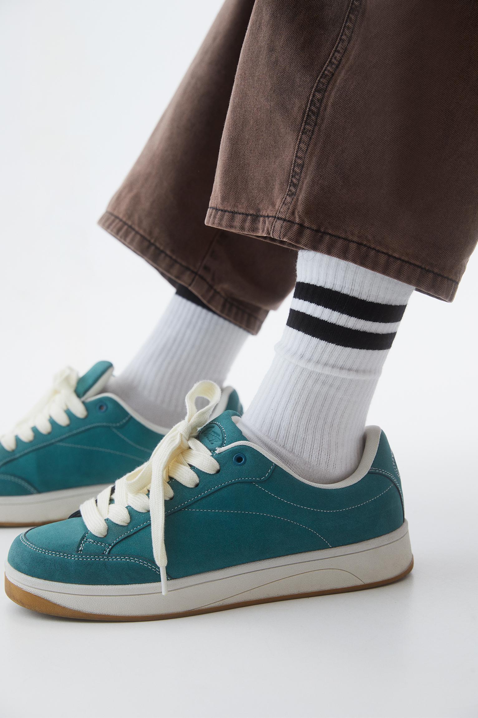 White sports socks — Others