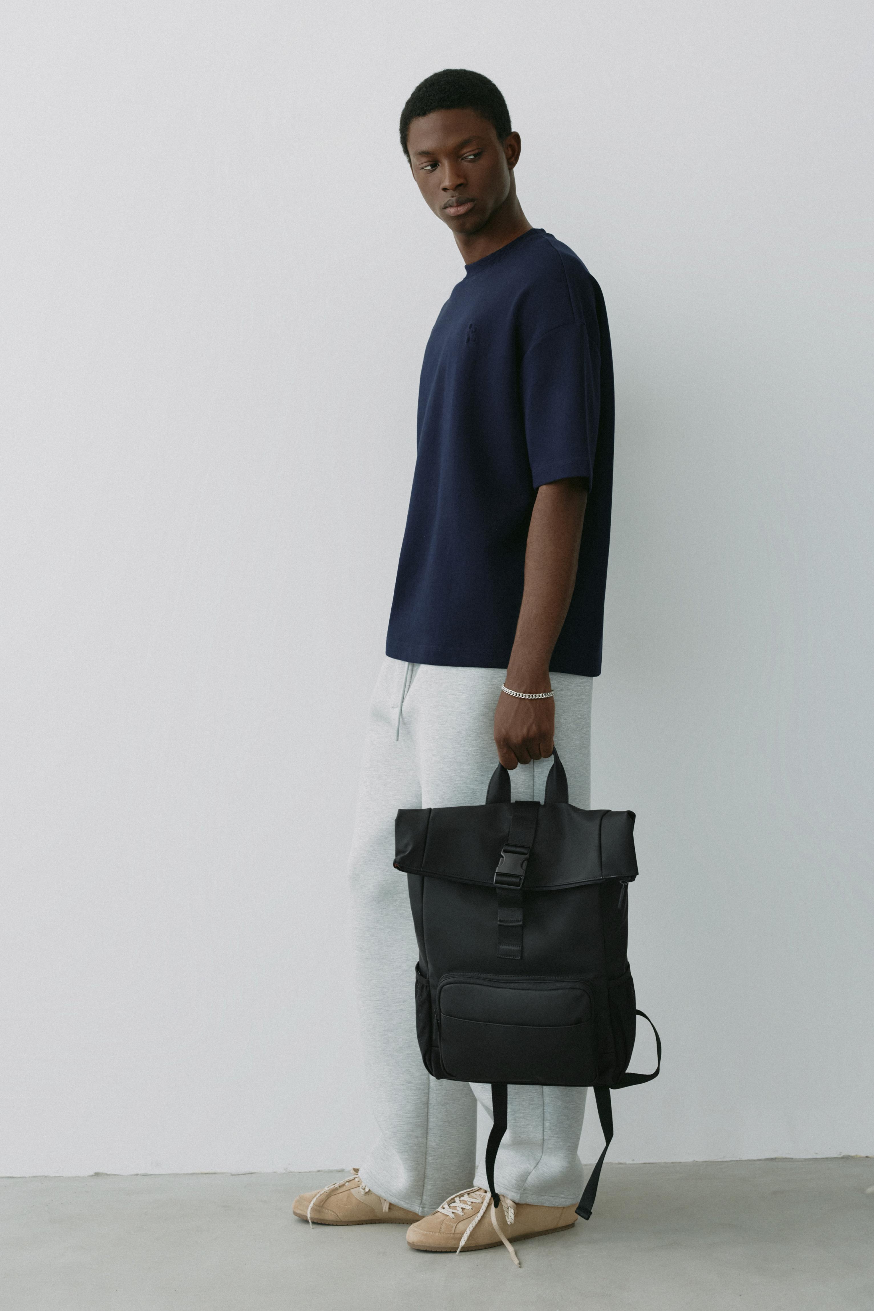 Rubberised flap backpack — Black