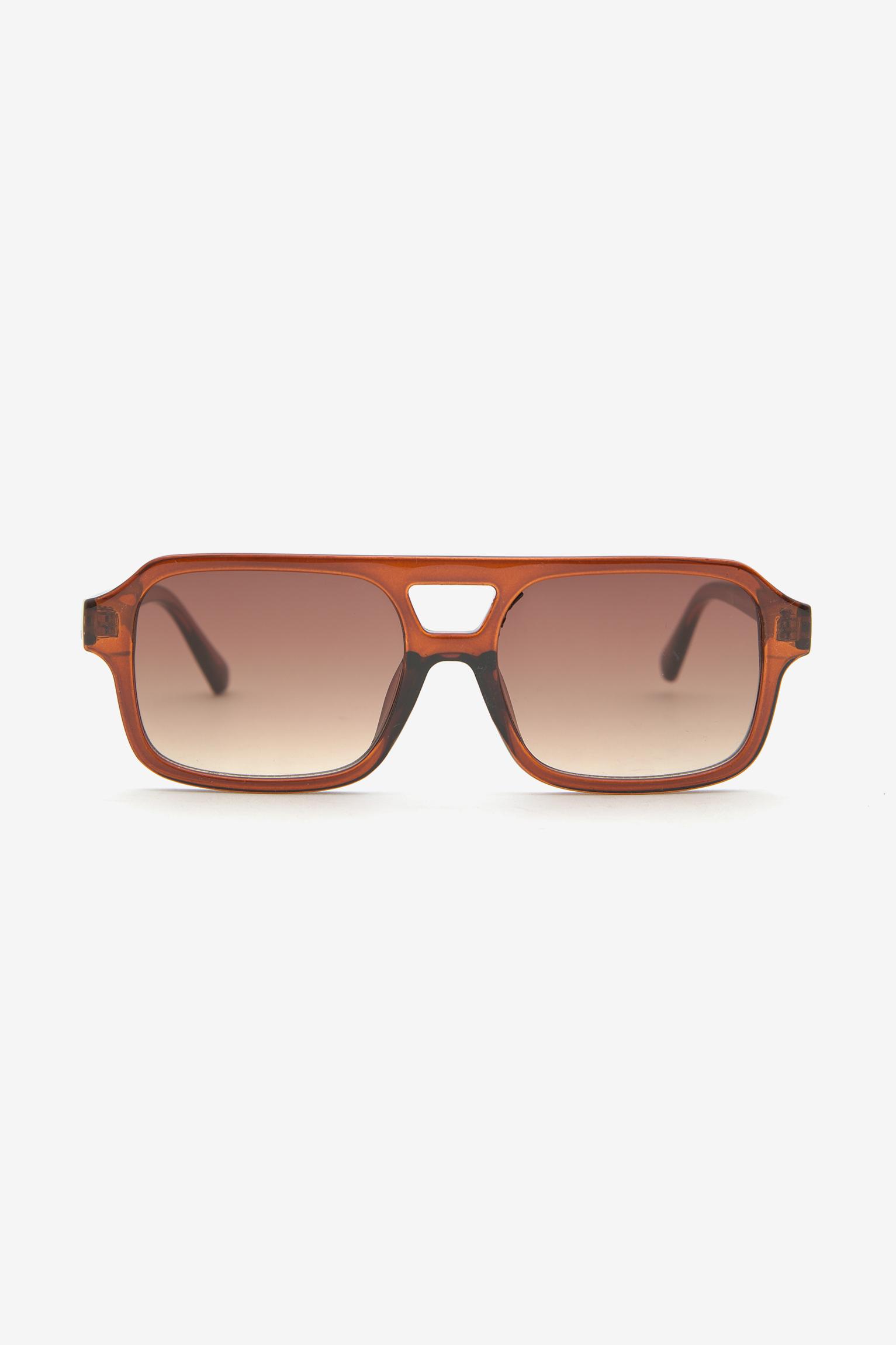 Descubre lo ultimo en lentes de sol para mujer PULL BEAR