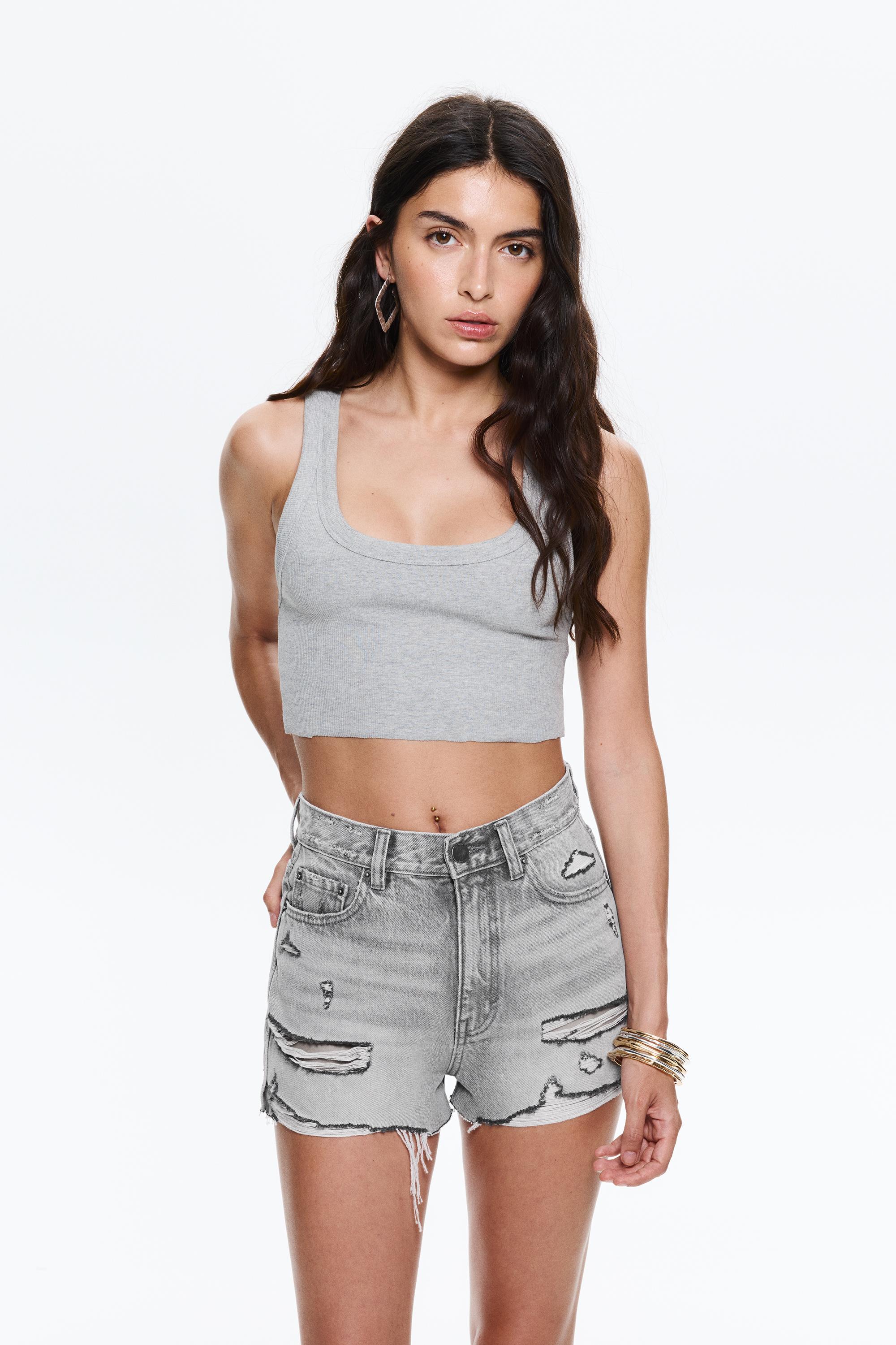Denim shorts with frayed hems — Grey