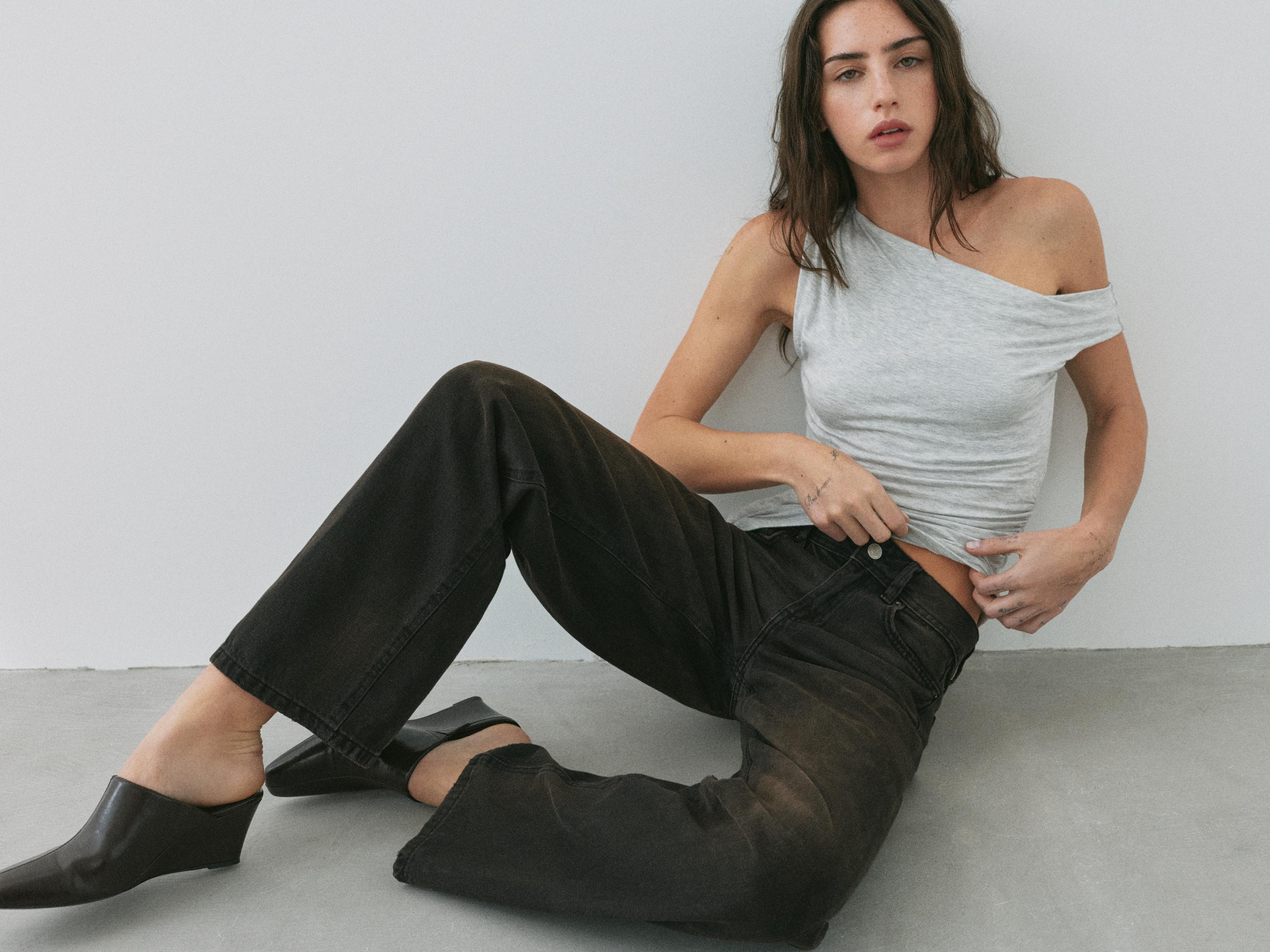 Low-rise straight-leg jeans — Dark brown (alternate view)