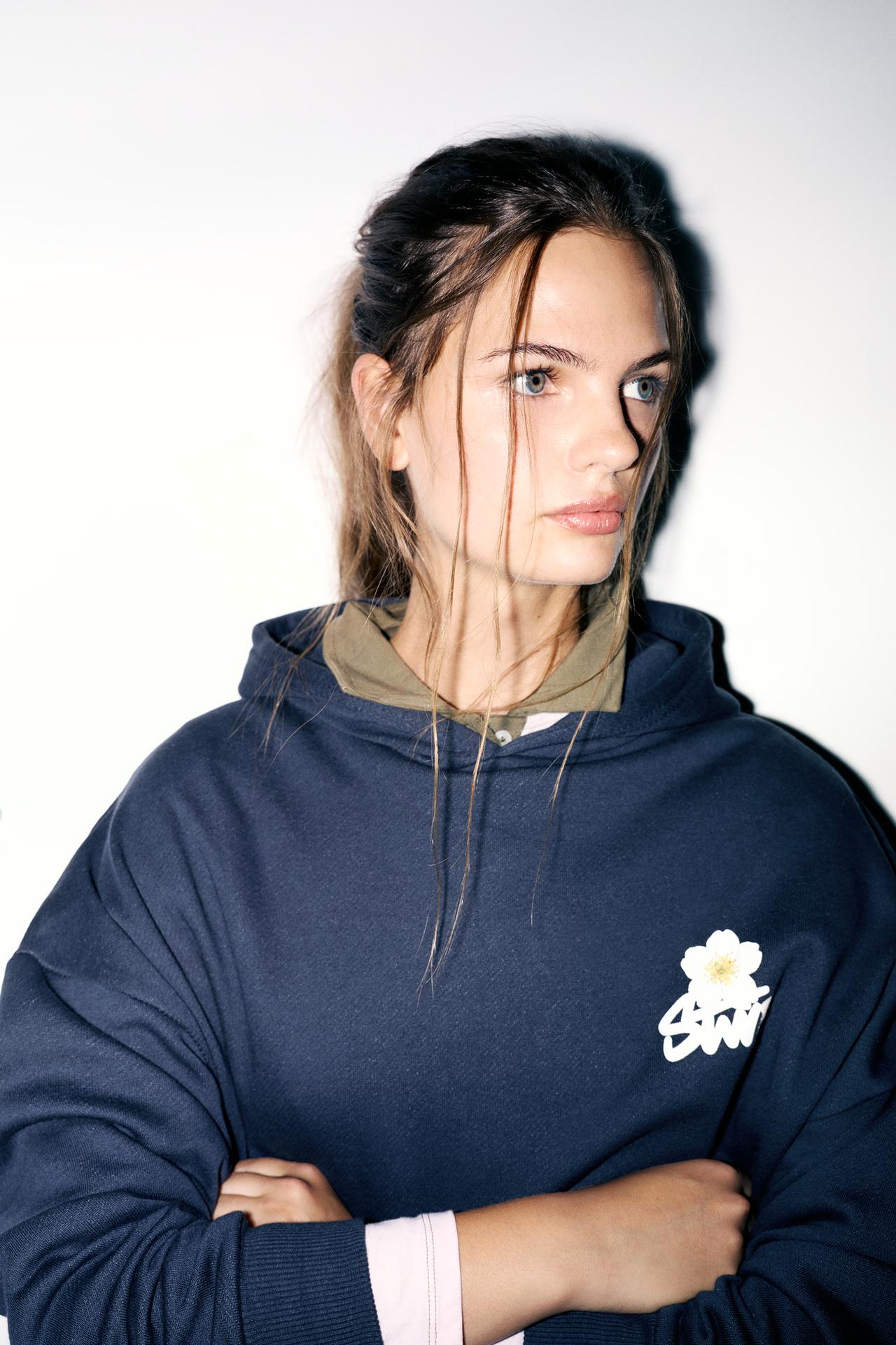 Daisy graphic hoodie — Navy