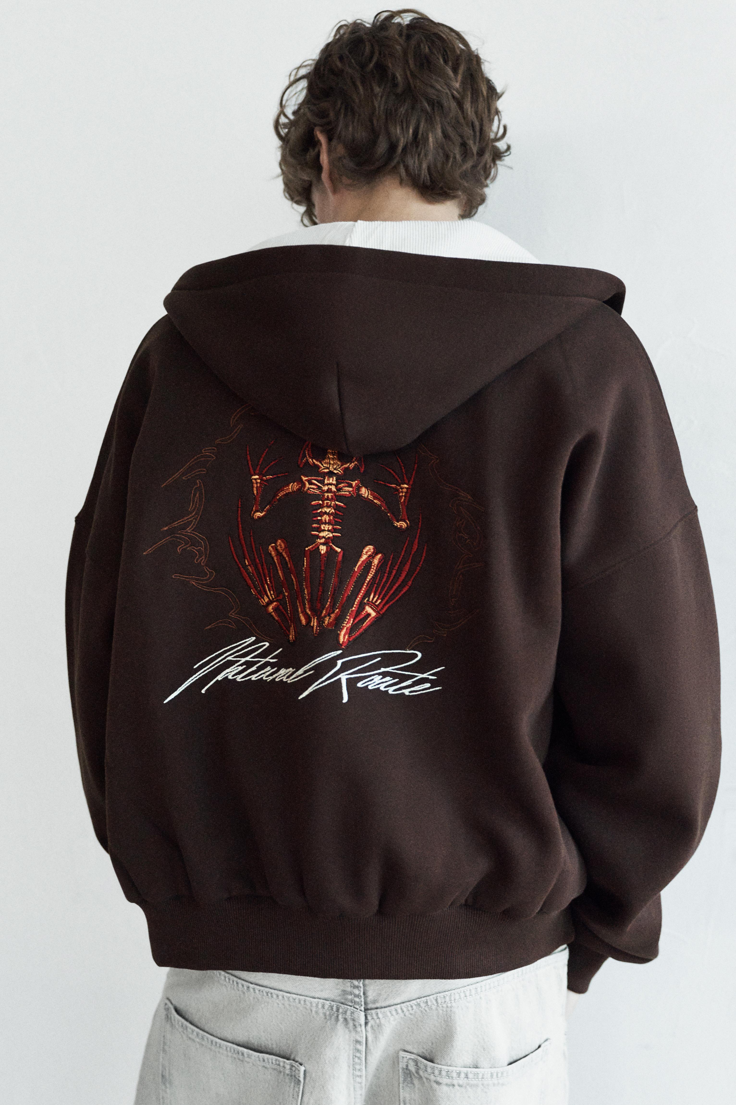 Sweatshirt Mit Kapuze, Reißverschluss Und Grafik