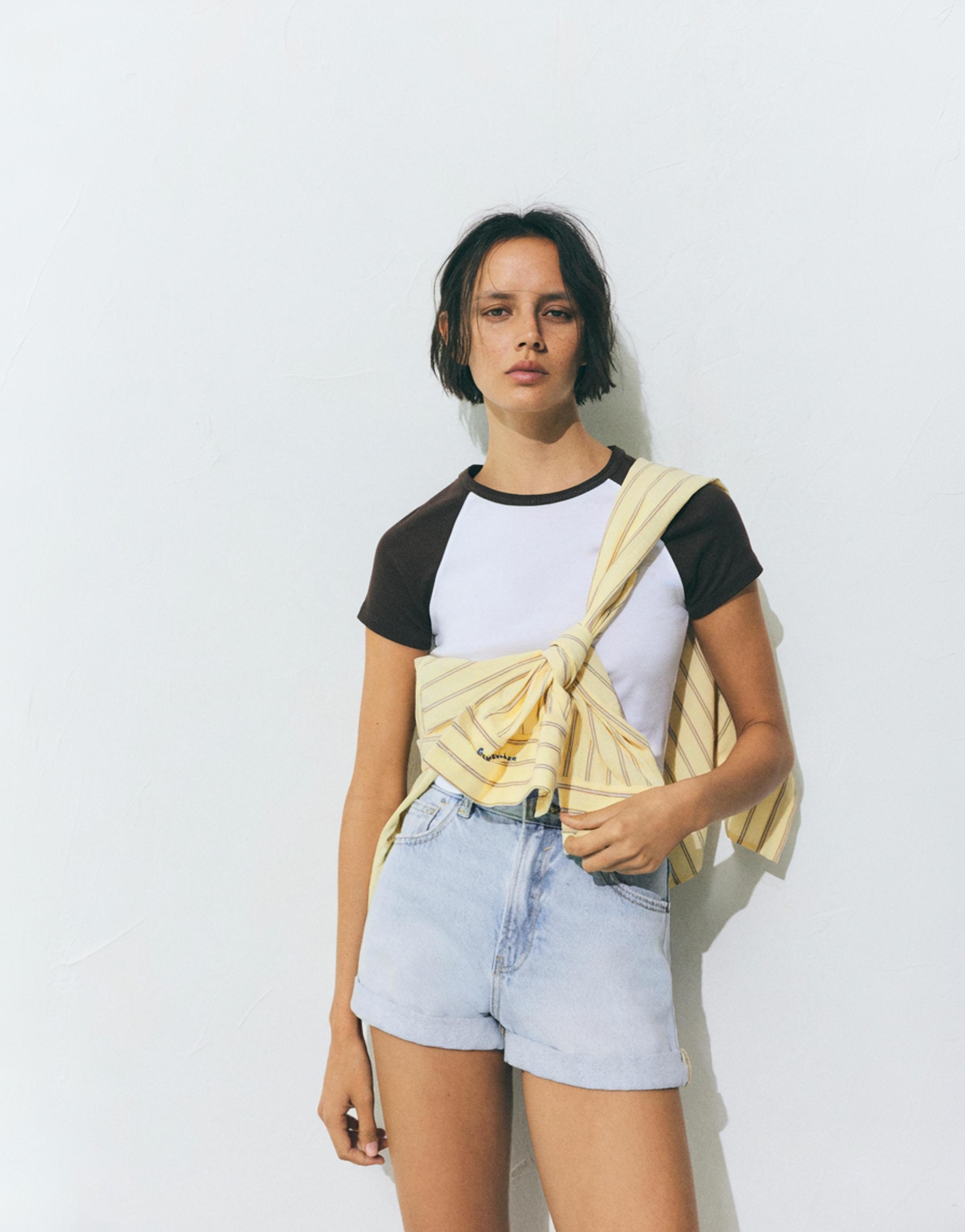 Denim mom fit shorts with turn-up hems — Pale blue