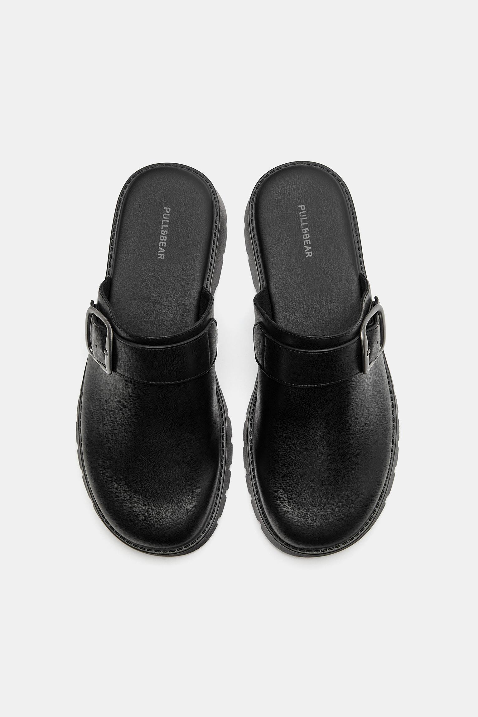 Buckle clogs — Black