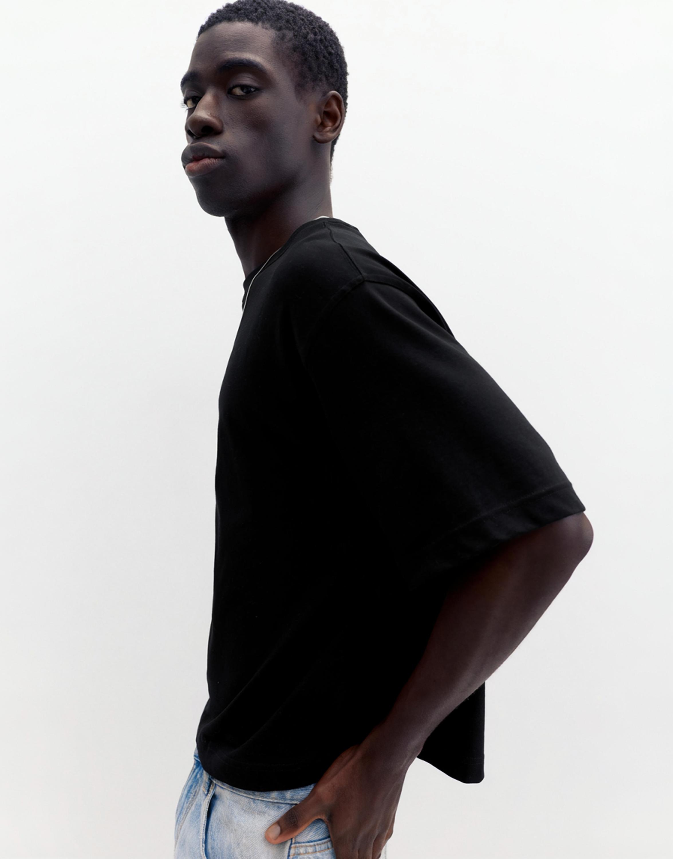 Cropped short sleeve T-shirt — Black