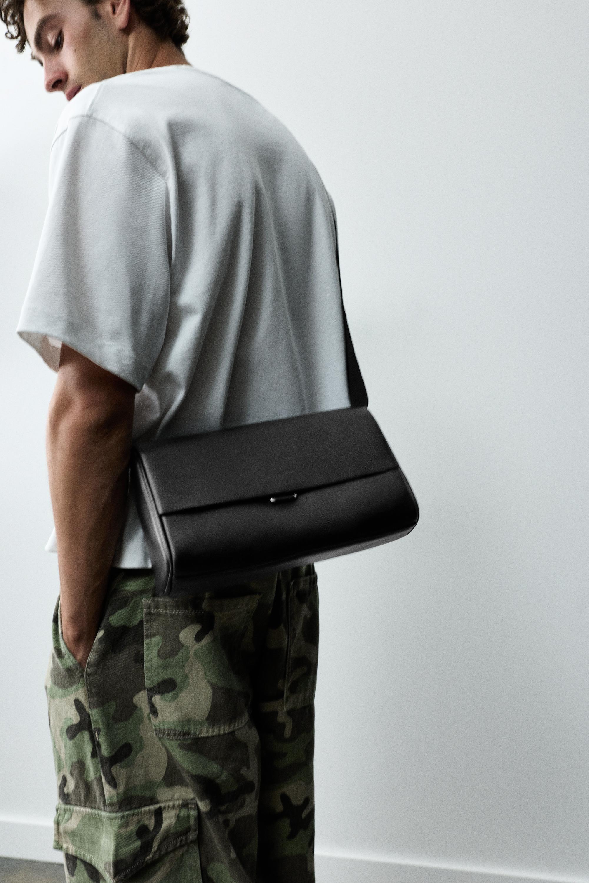 Crossbody bag with flap — Black