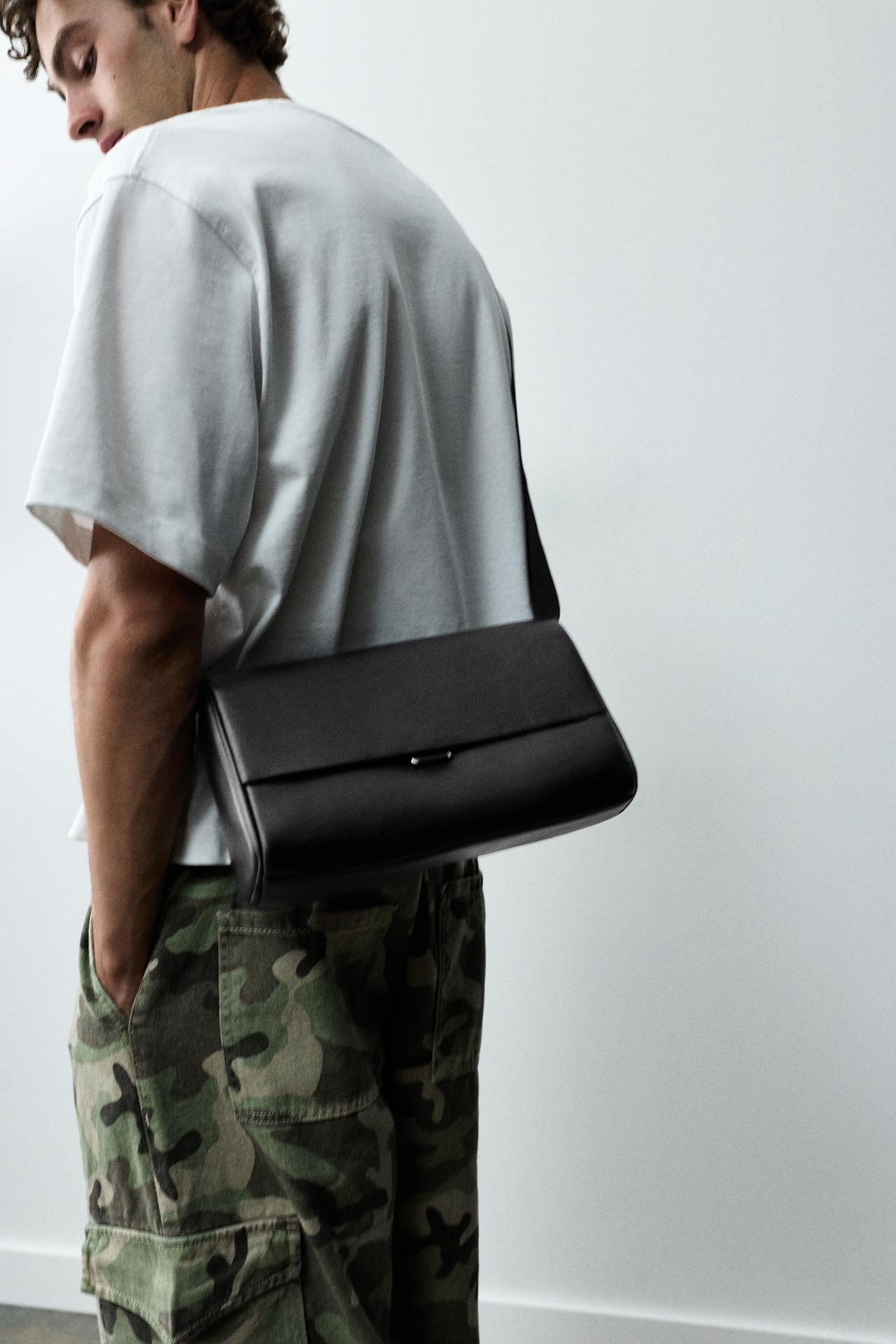 Crossbody bag with flap — Black