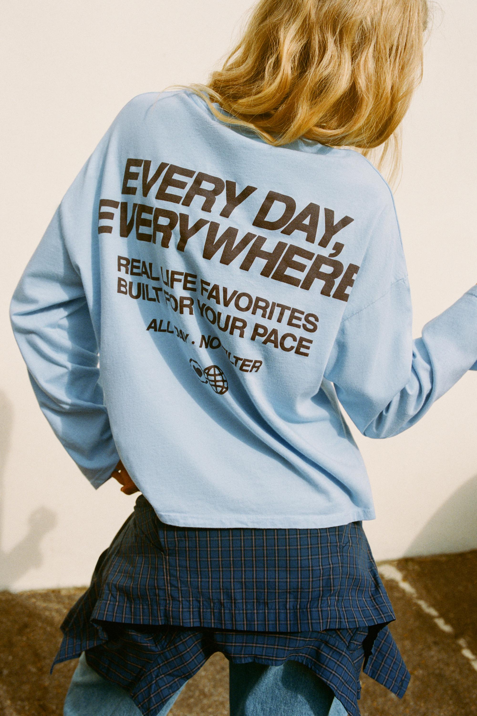 Oversize graphic T-shirt — Pastel blue