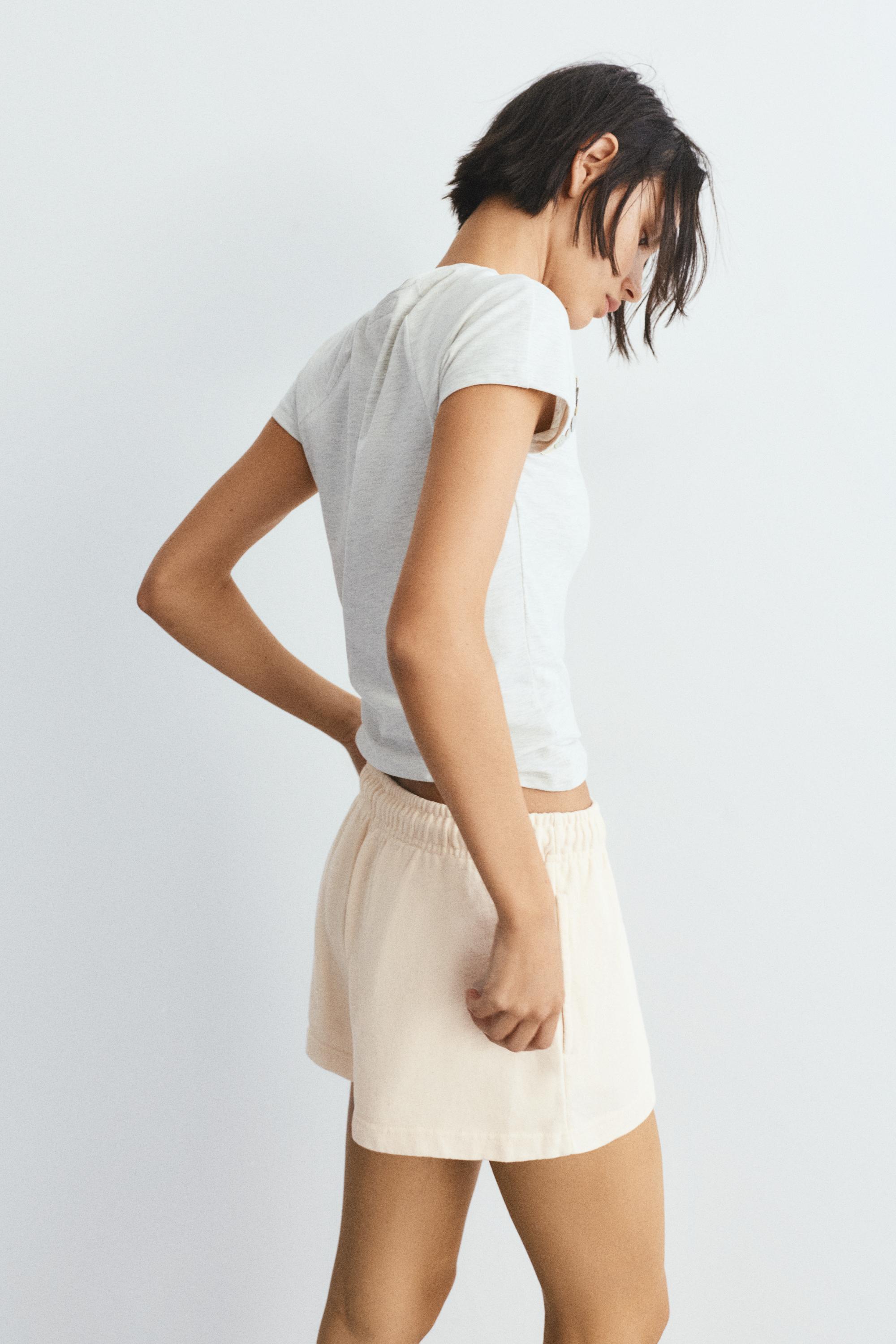 Sports shorts with elastic waist — Ecru