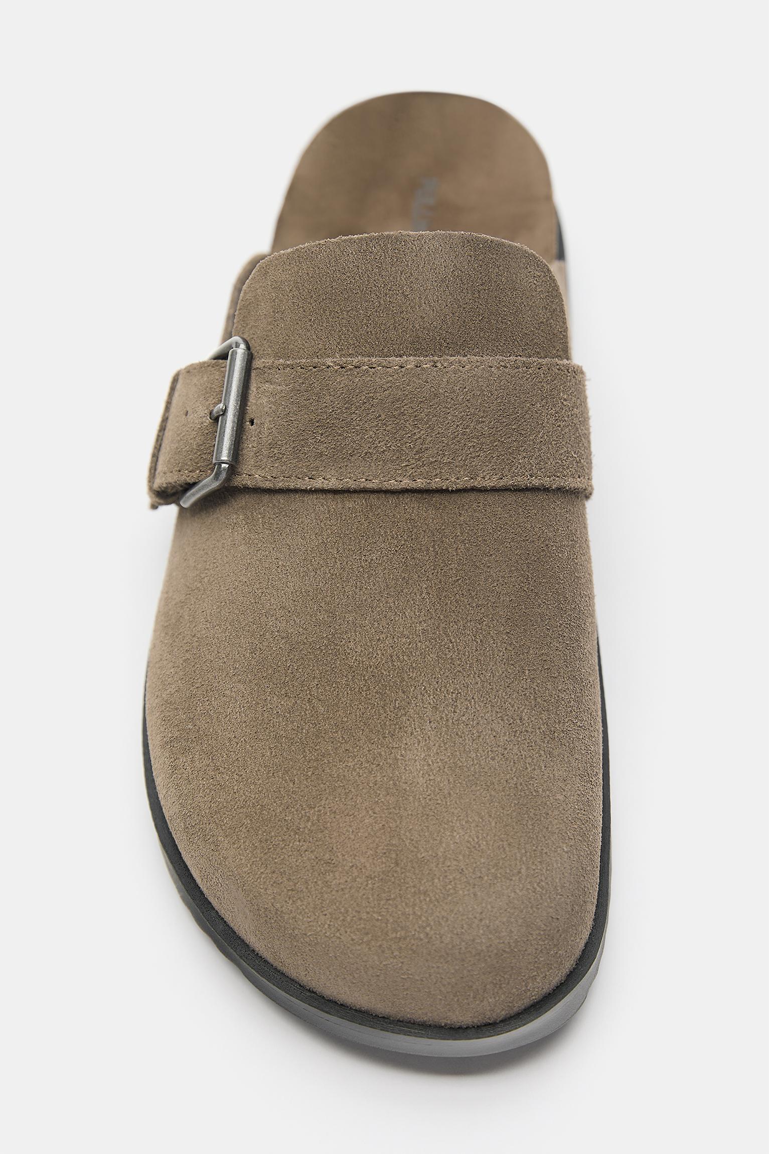Leather buckle clogs — Brown