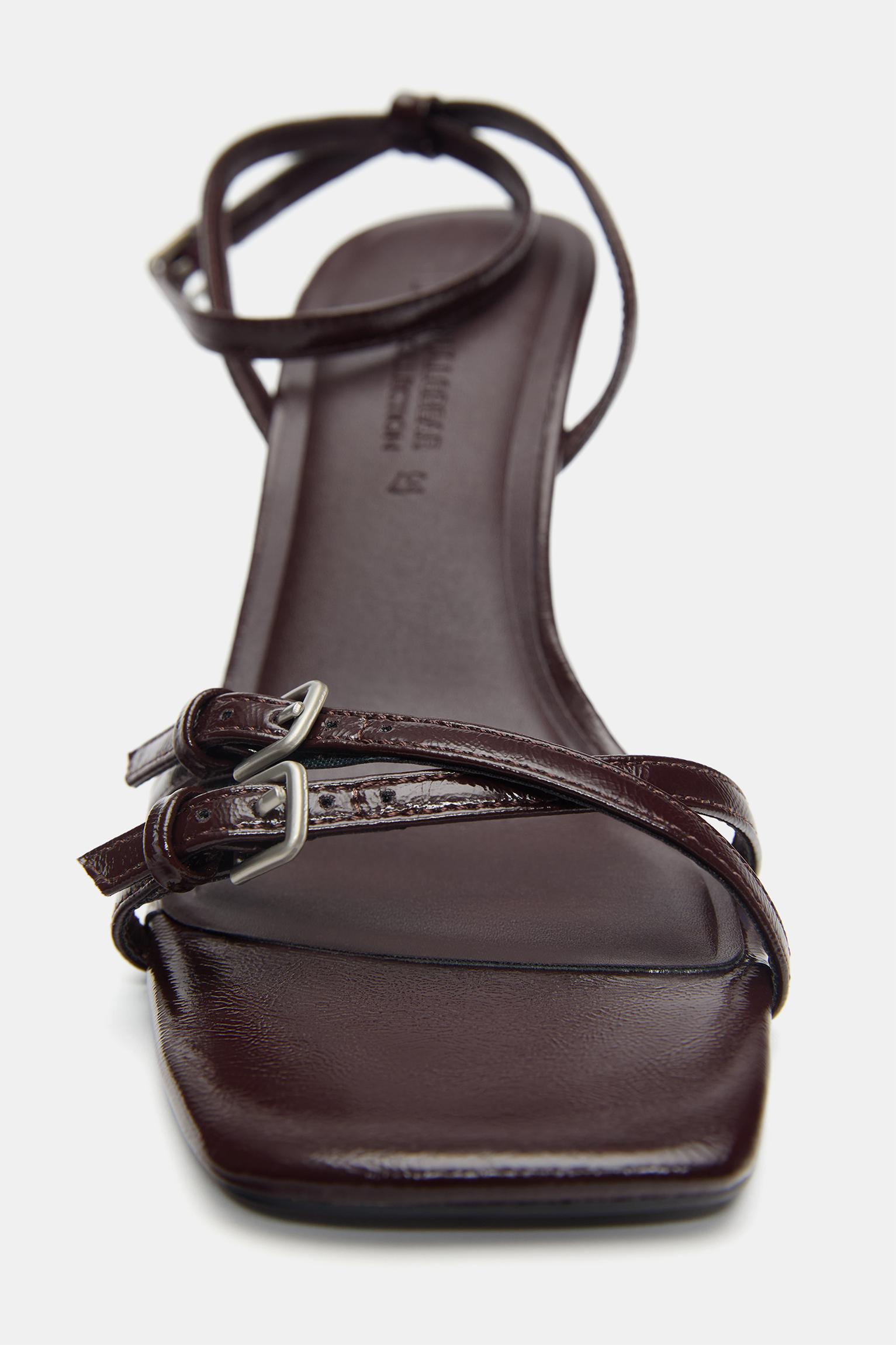 Heeled buckle sandals — Brown