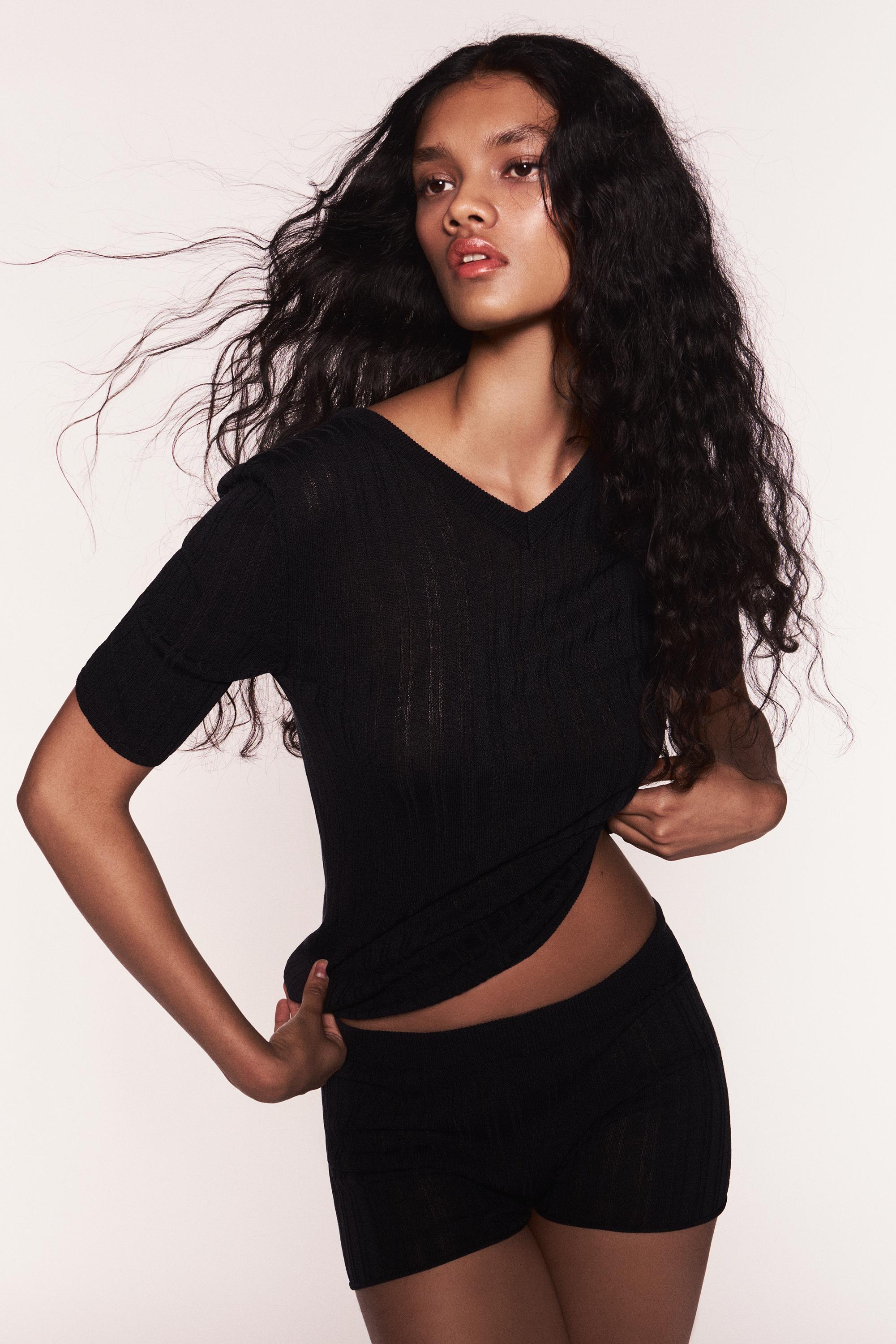 Ribbed V-neck top — Navy