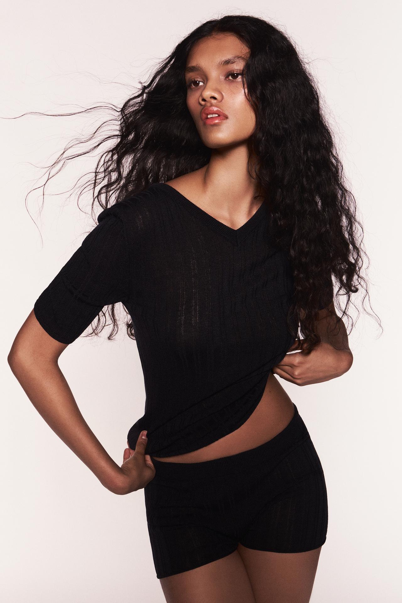 Ribbed V-neck top — Navy