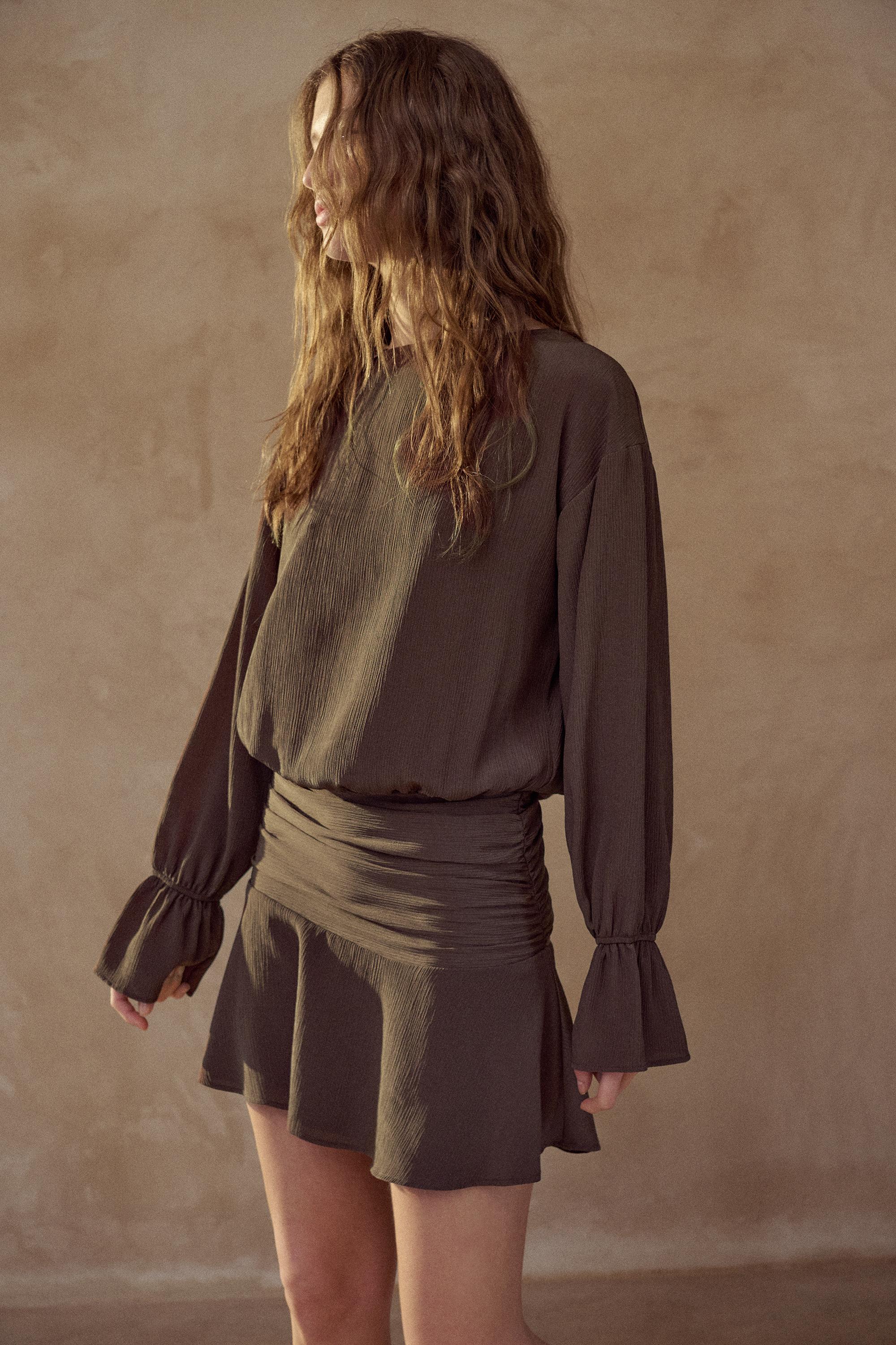 Short ruffle dress — Brown