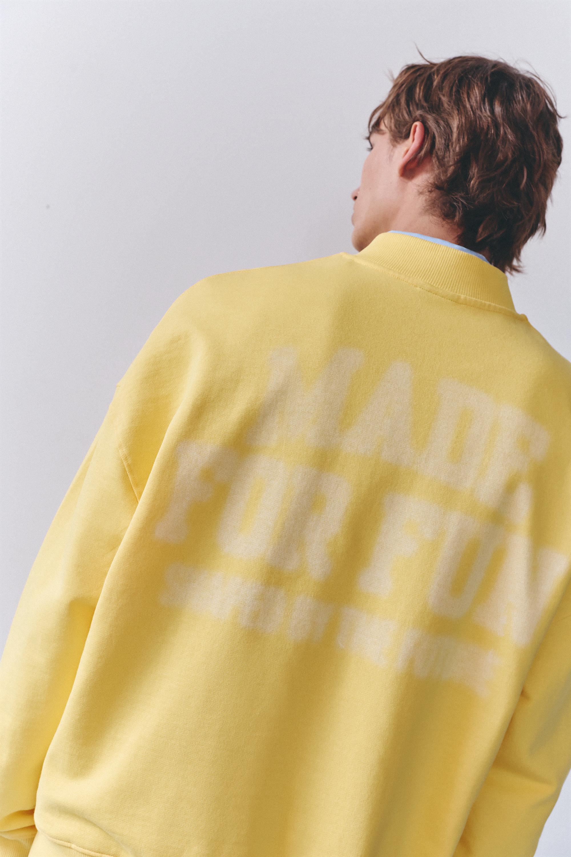 Graphic quarter-zip sweatshirt — Yellow