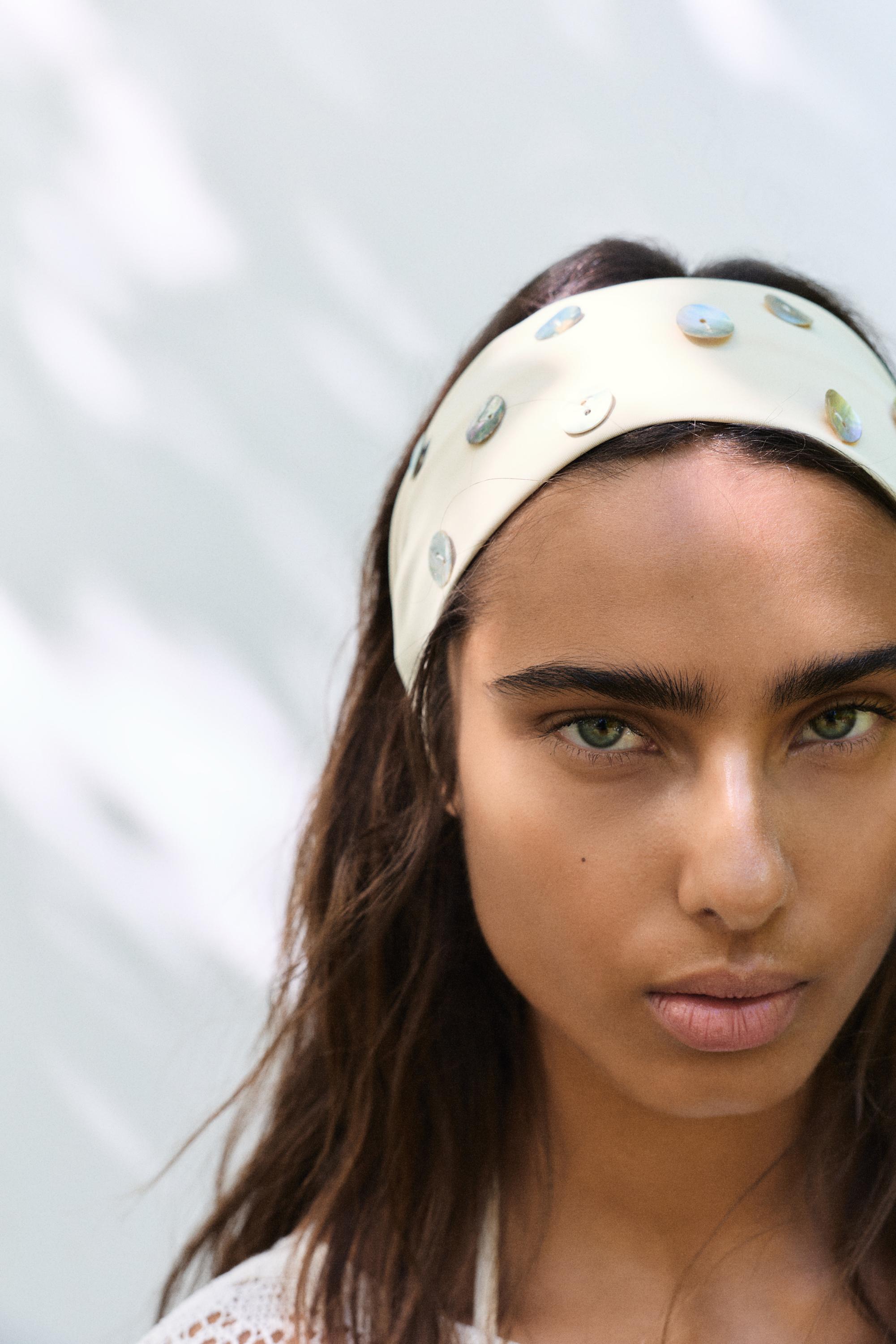 Elastic headband with buttons — Ecru