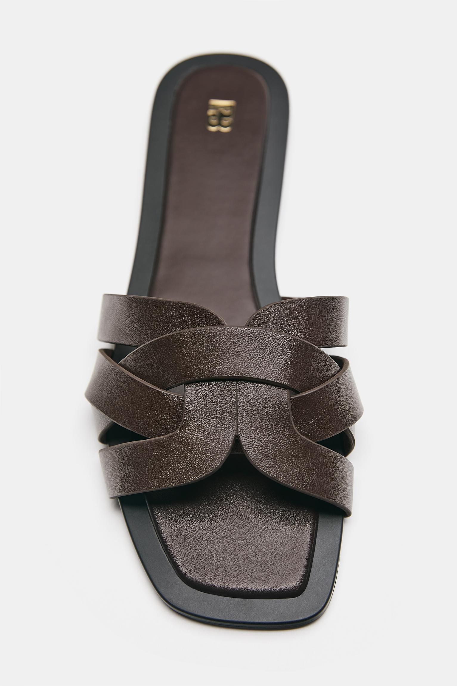 Flat strap sandals — Brown