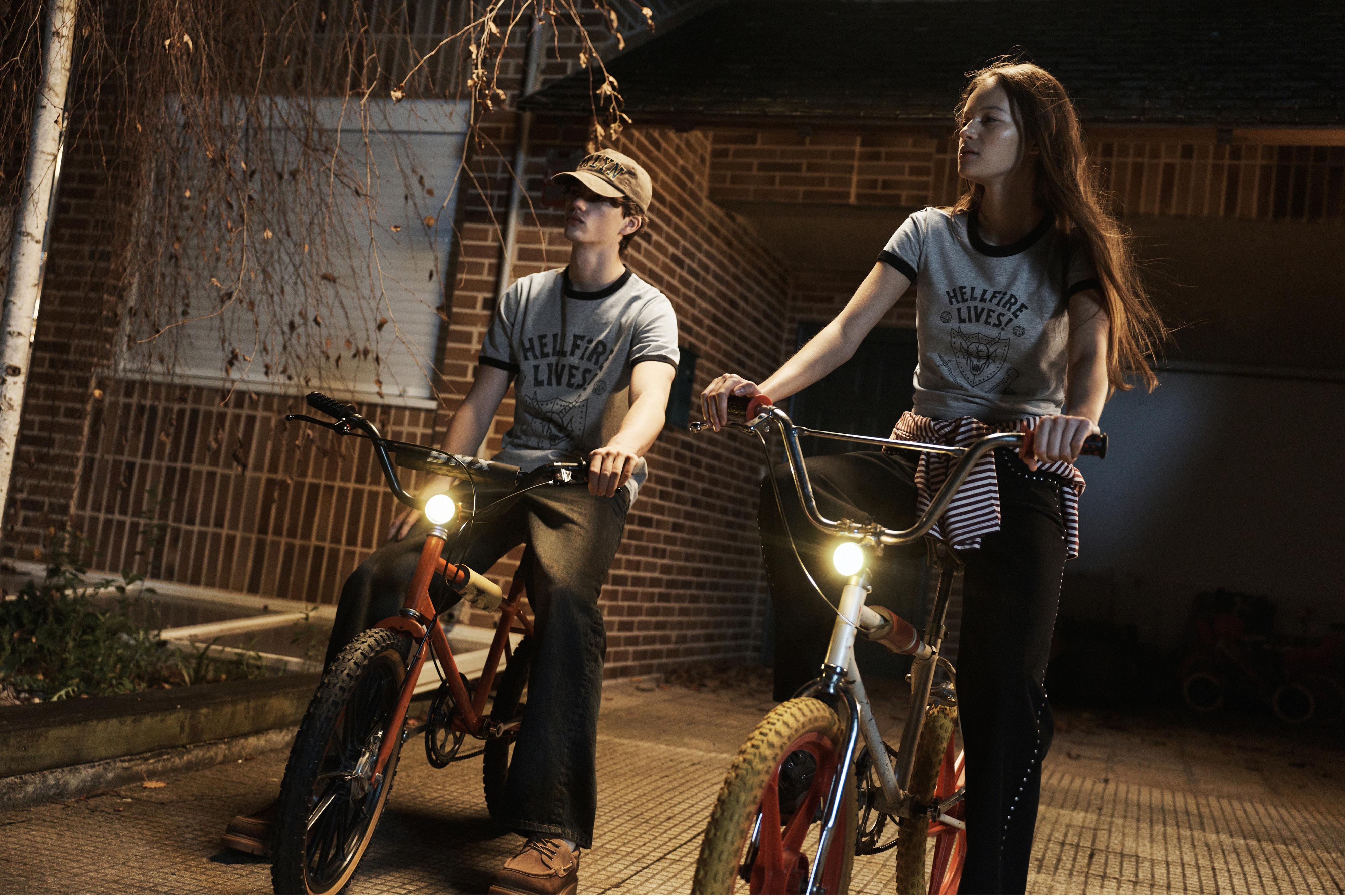 Hellfire Lives Stranger Things T-shirt — Grey marl
